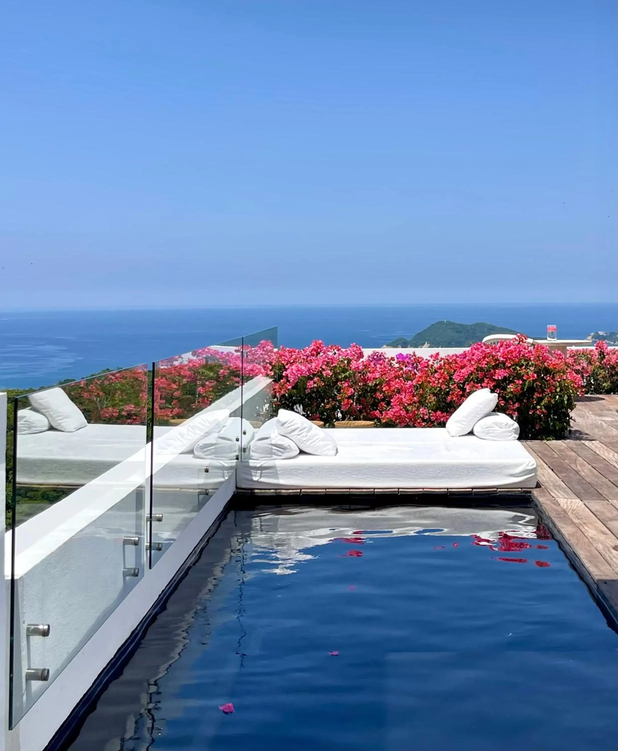 Swimming Pool in Encanto Acapulco