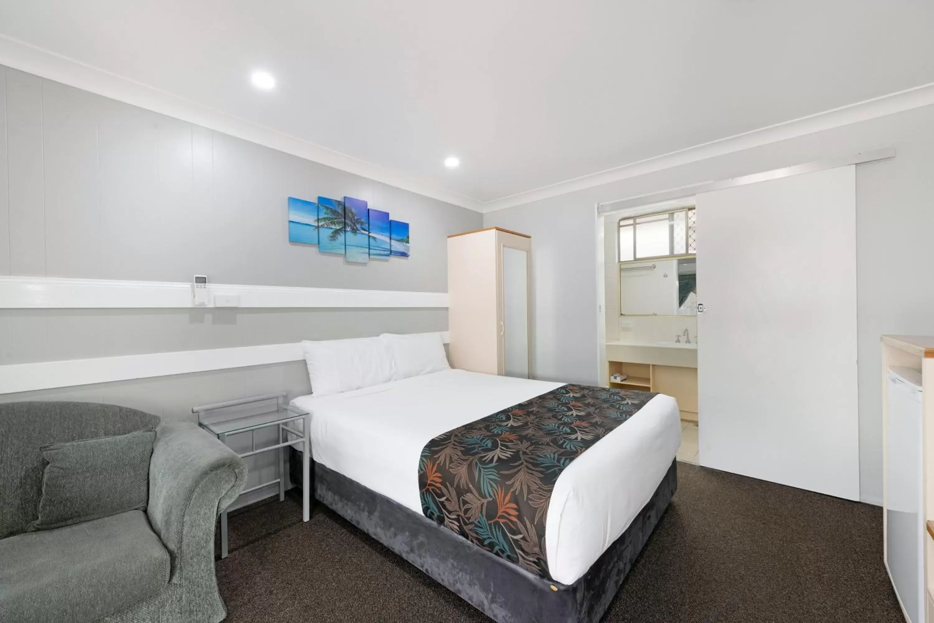 Bed in Best Western Bundaberg City Motor Inn