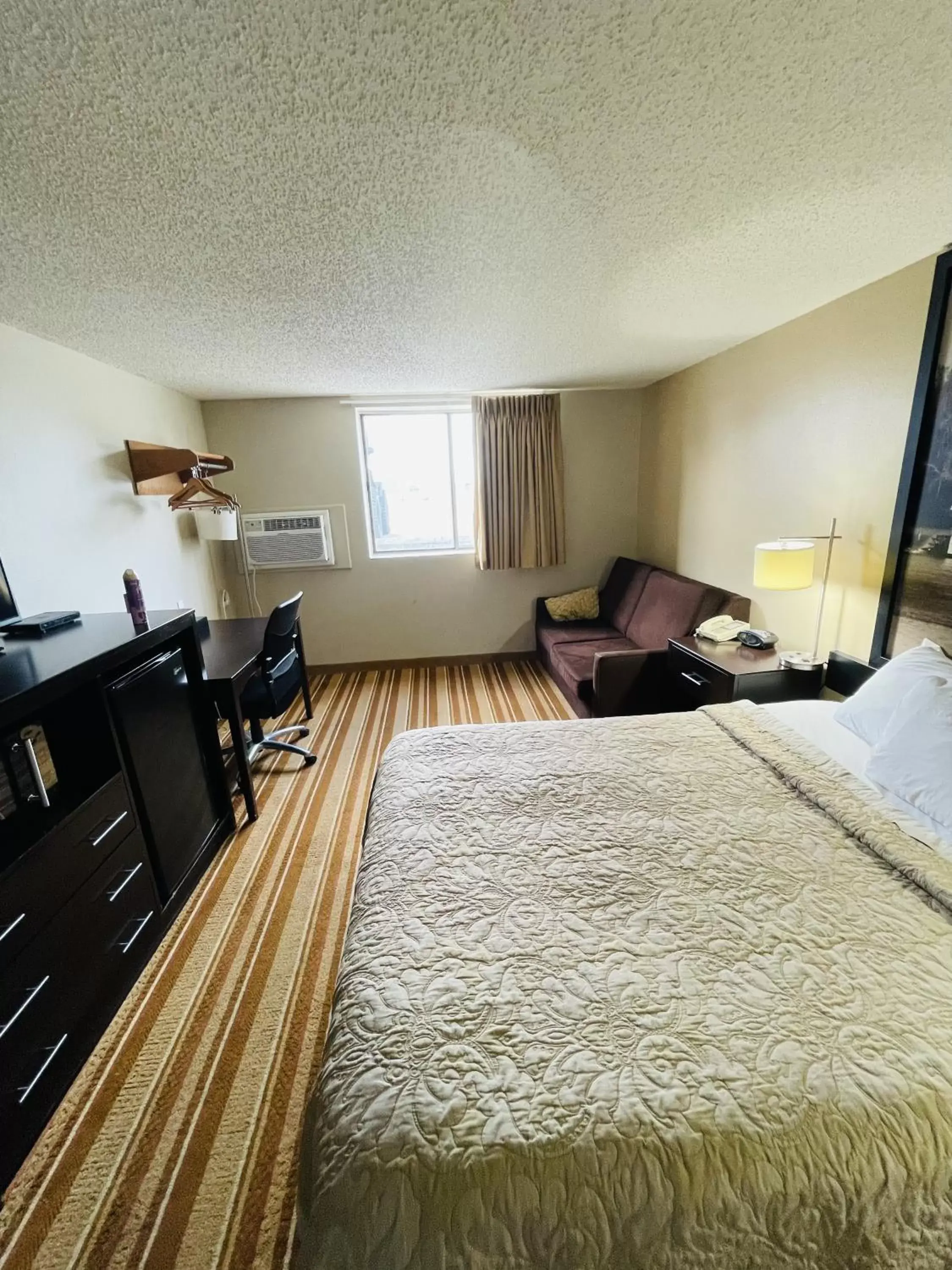 Bed in Super 8 by Wyndham Clear Lake