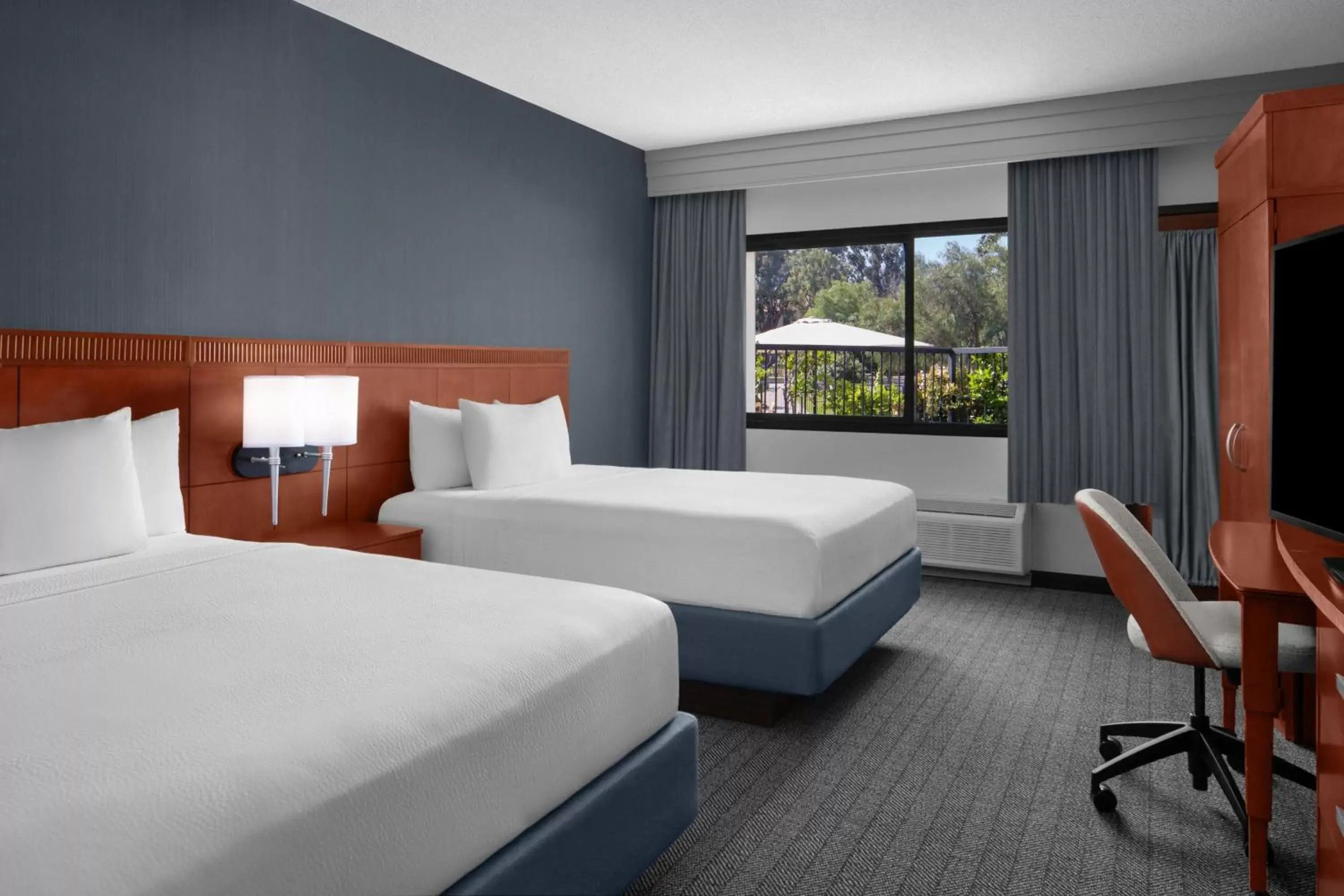 Photo of the whole room, Bed in Courtyard by Marriott San Diego Rancho Bernardo