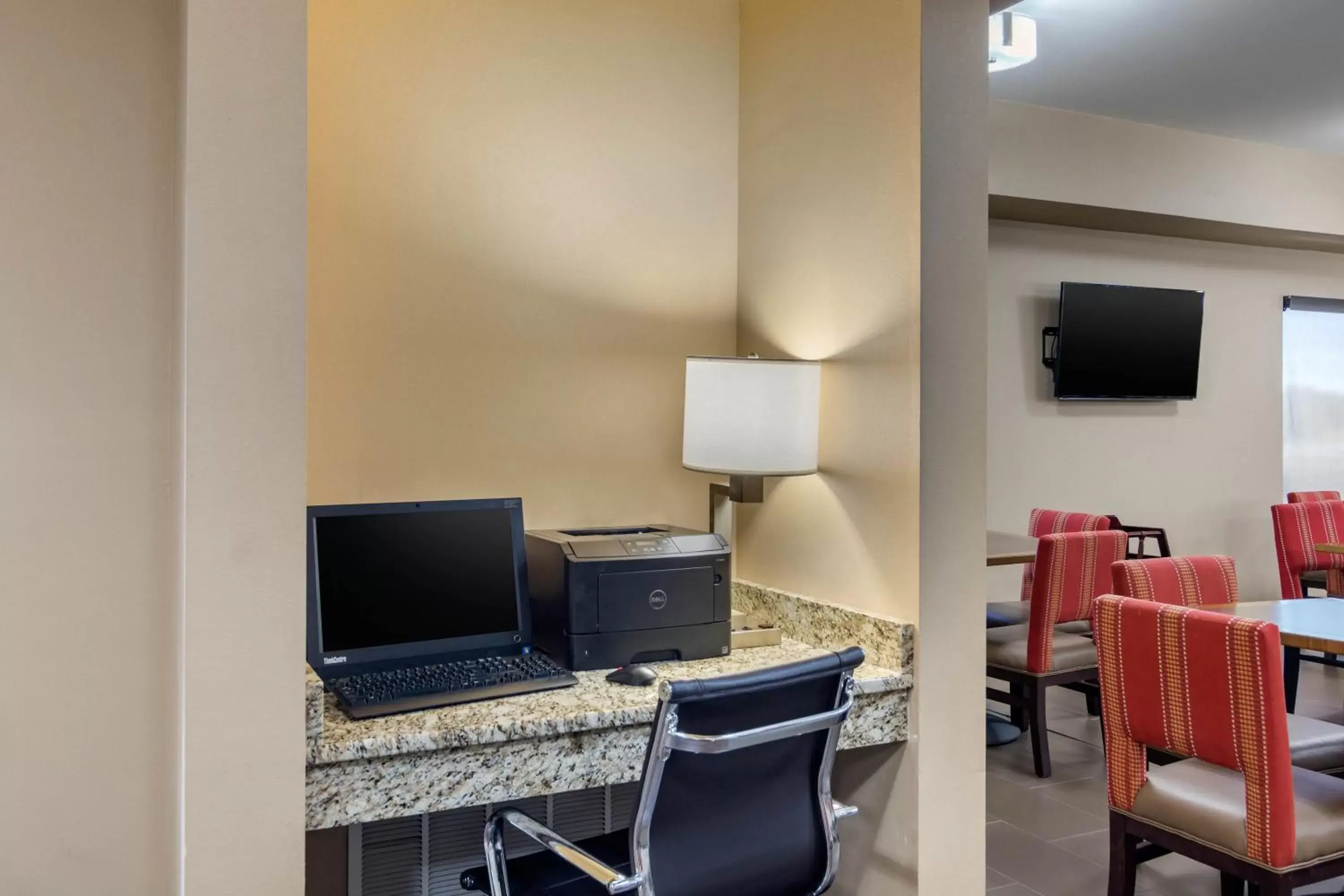 Business facilities, TV/Entertainment Center in Comfort Inn South Chesterfield - Colonial Heights