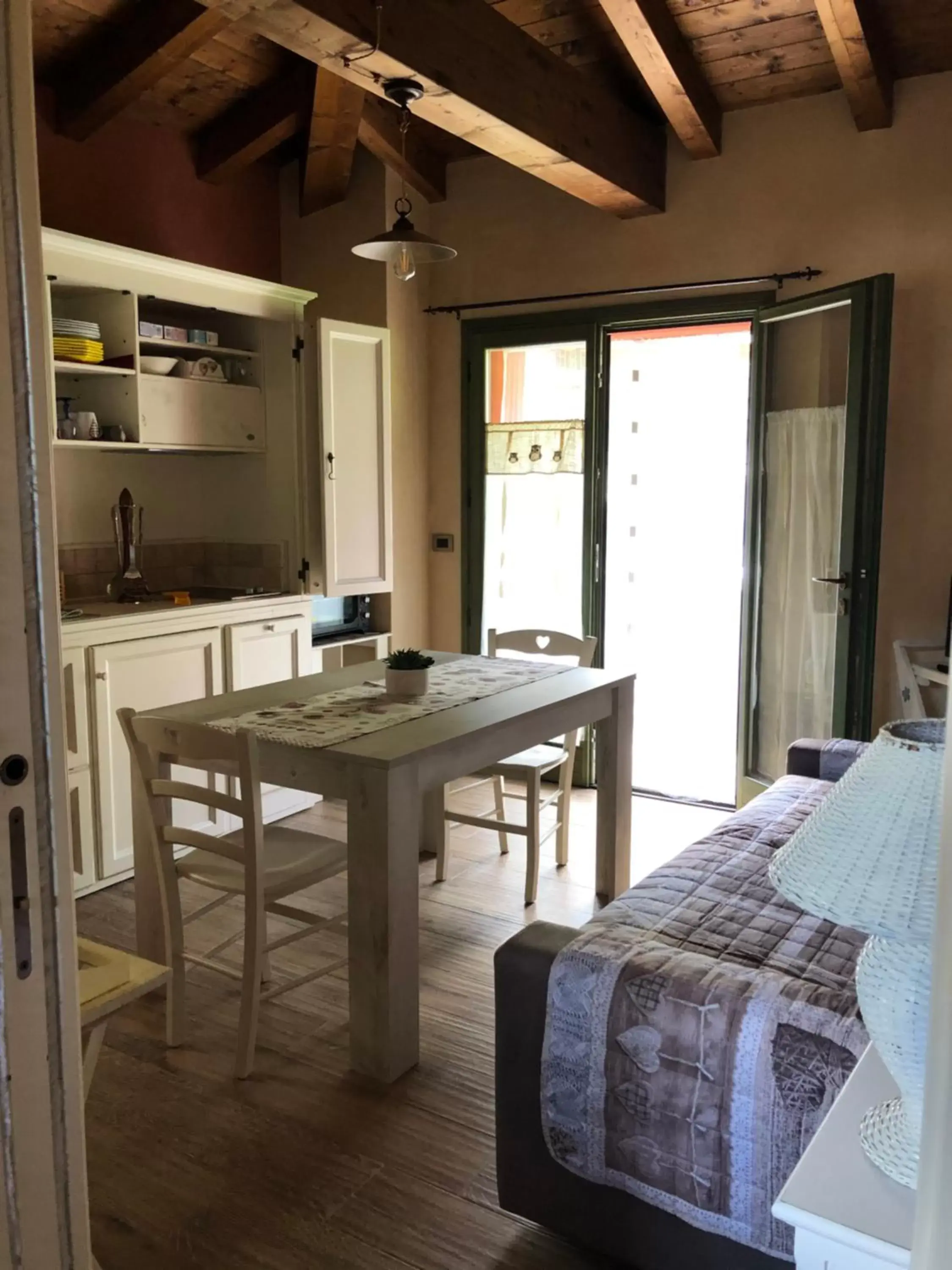 Kitchen or kitchenette, Dining Area in B&B La Piazzetta