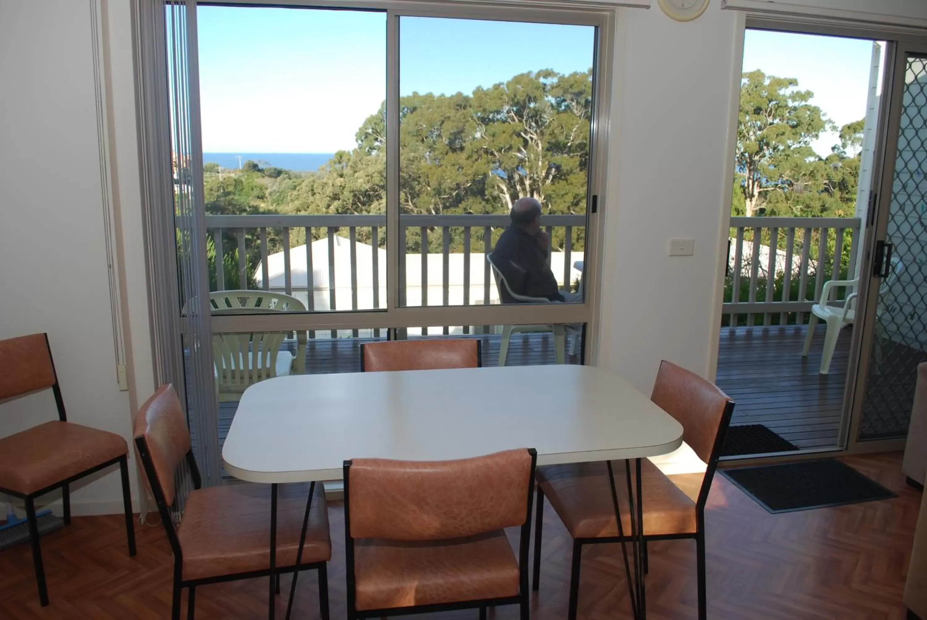 Sea view, Dining Area in Lookout Holiday Units