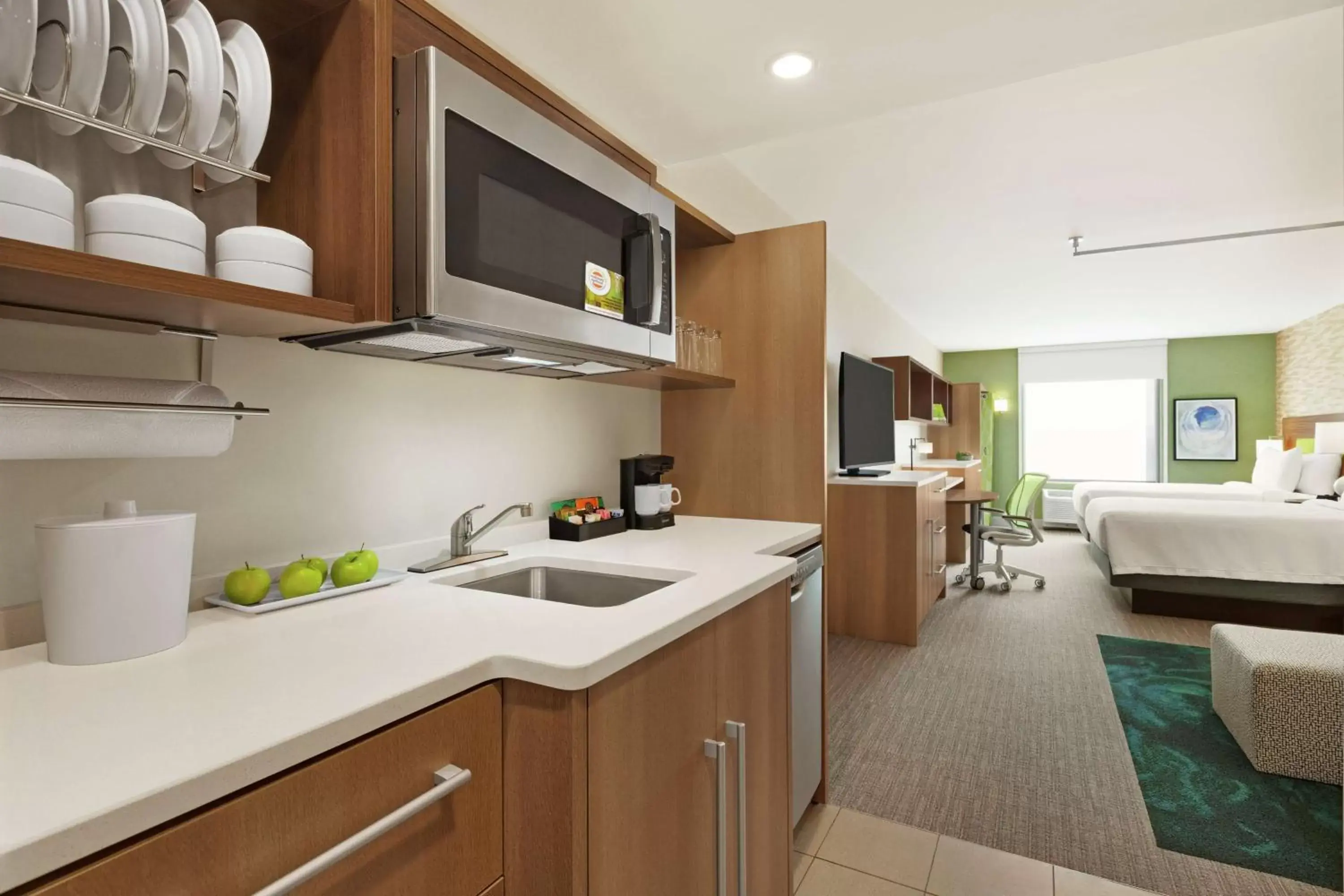 Bedroom, Kitchen/Kitchenette in Home2 Suites By Hilton Scottsdale Salt River