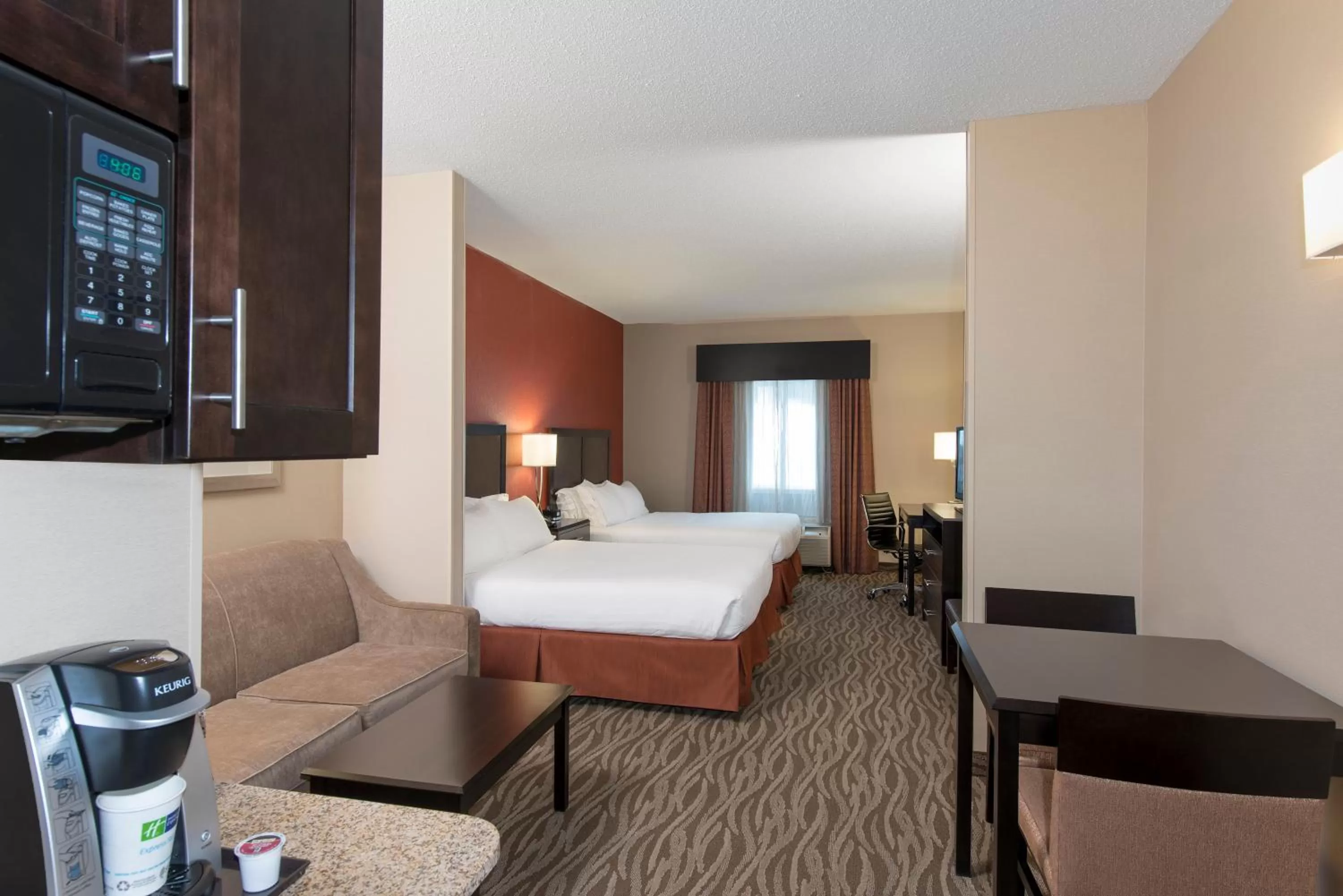 Photo of the whole room, Bed in Holiday Inn Express Hotel & Suites Grand Rapids-North by IHG