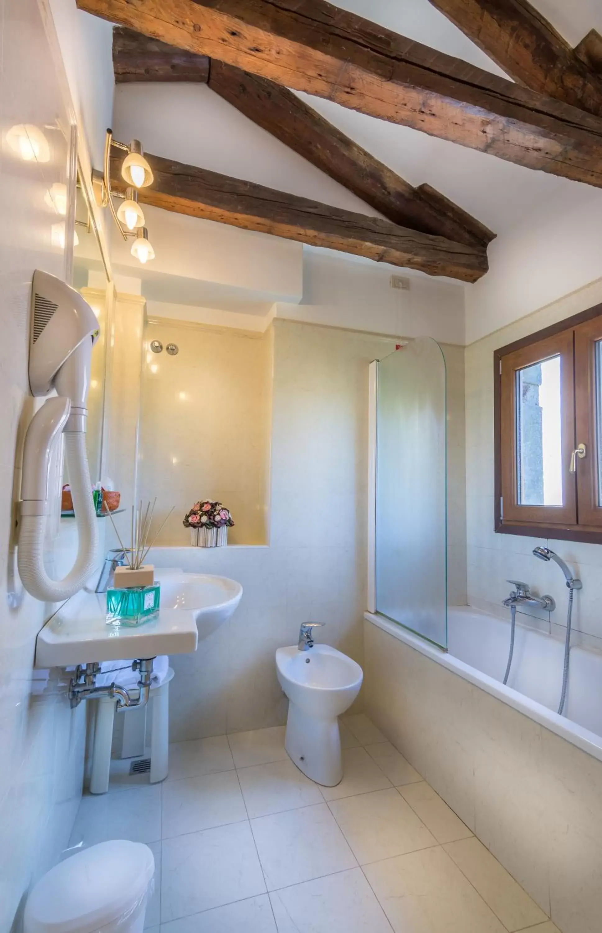 Bathroom in Palazzo Marcello Hotel Al Sole