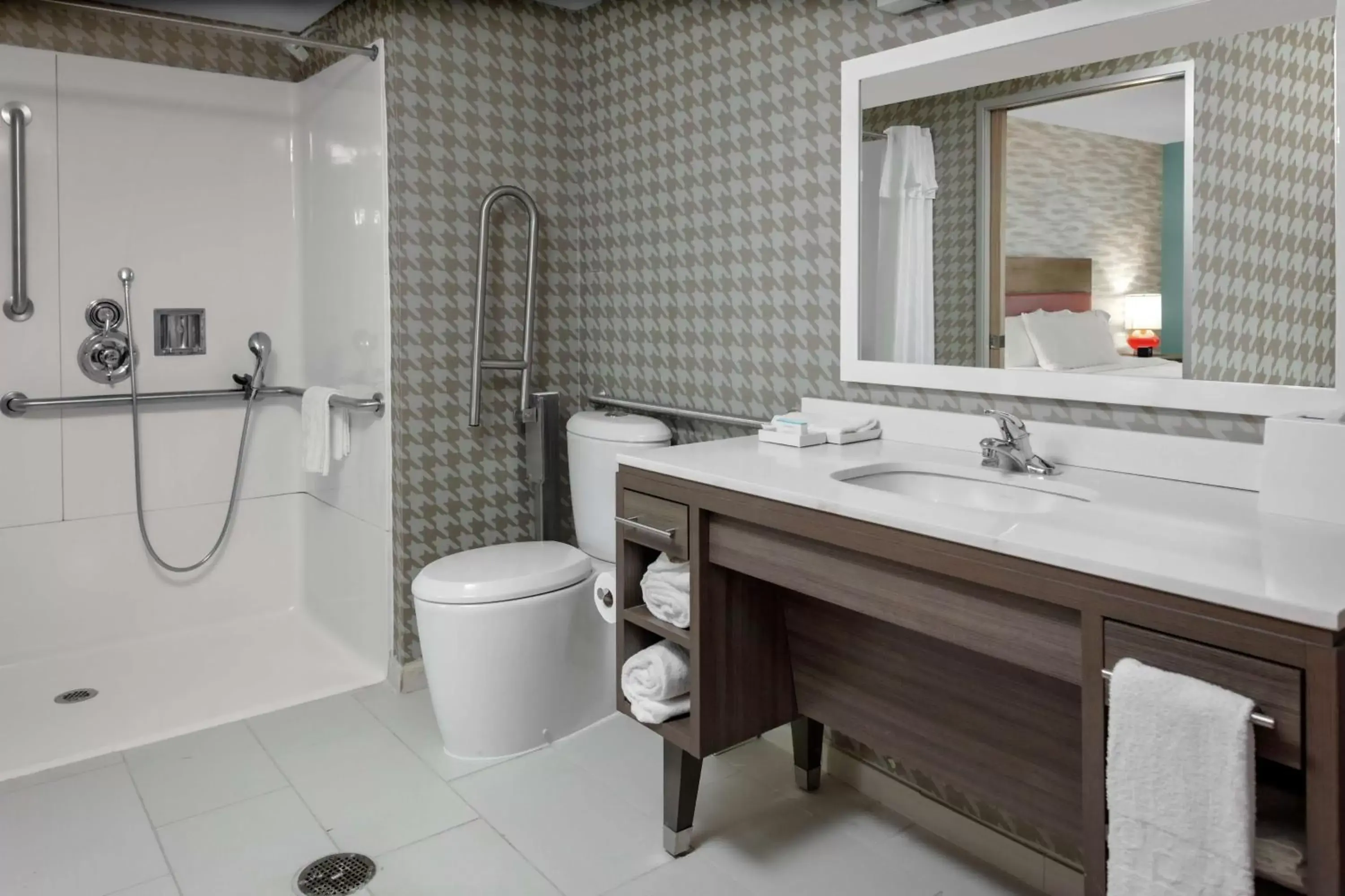 Bathroom in Home2 Suites By Hilton North Charleston University Blvd