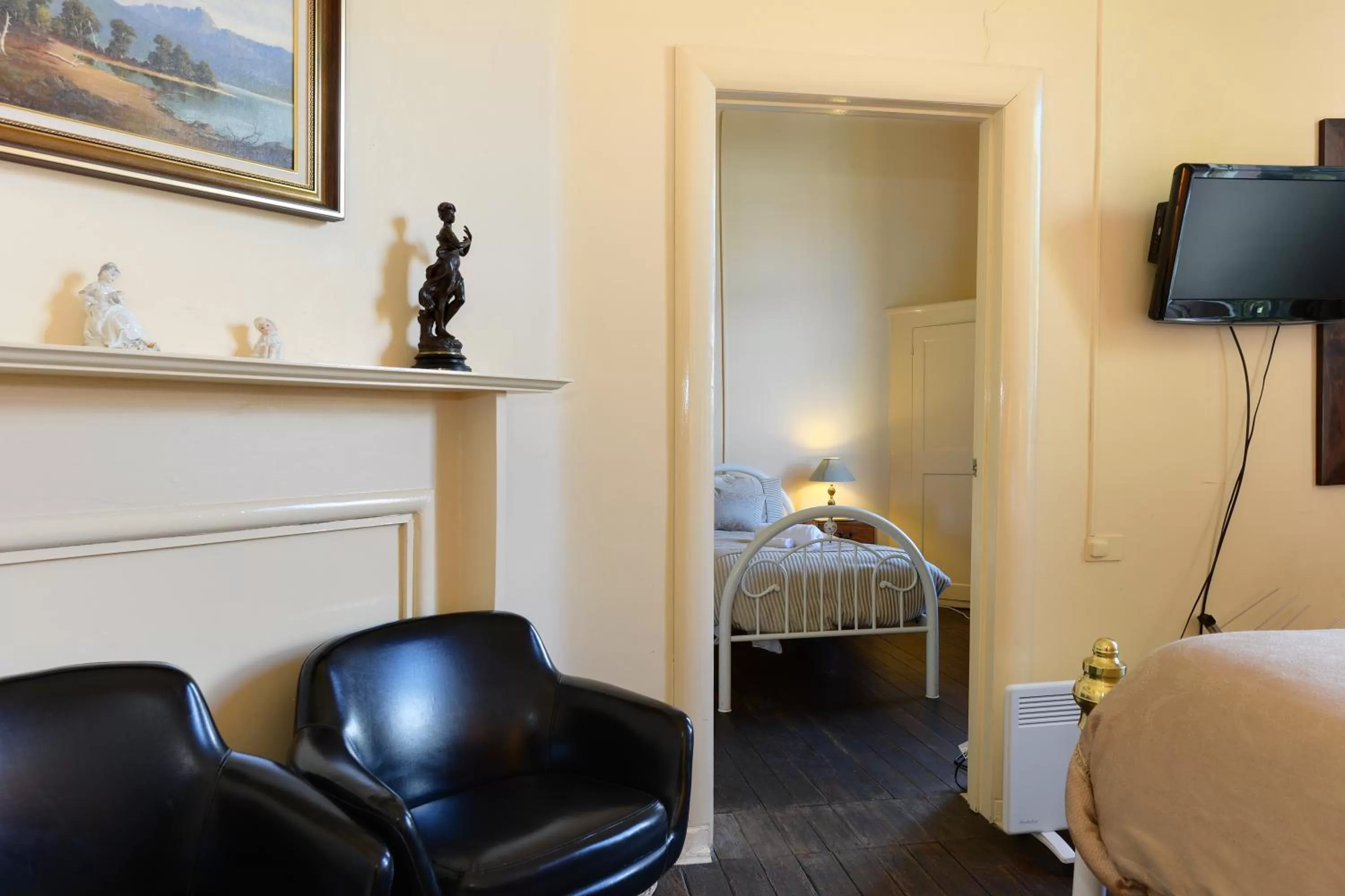 Bedroom, Bed in Edinburgh Gallery Bed & Breakfast