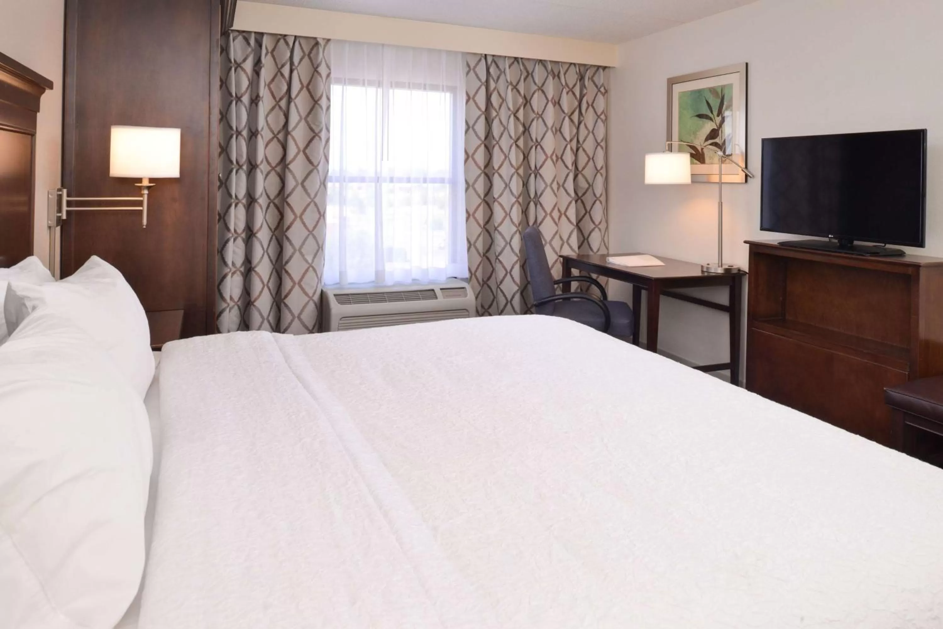 Bed in Hampton Inn & Suites Pueblo-Southgate