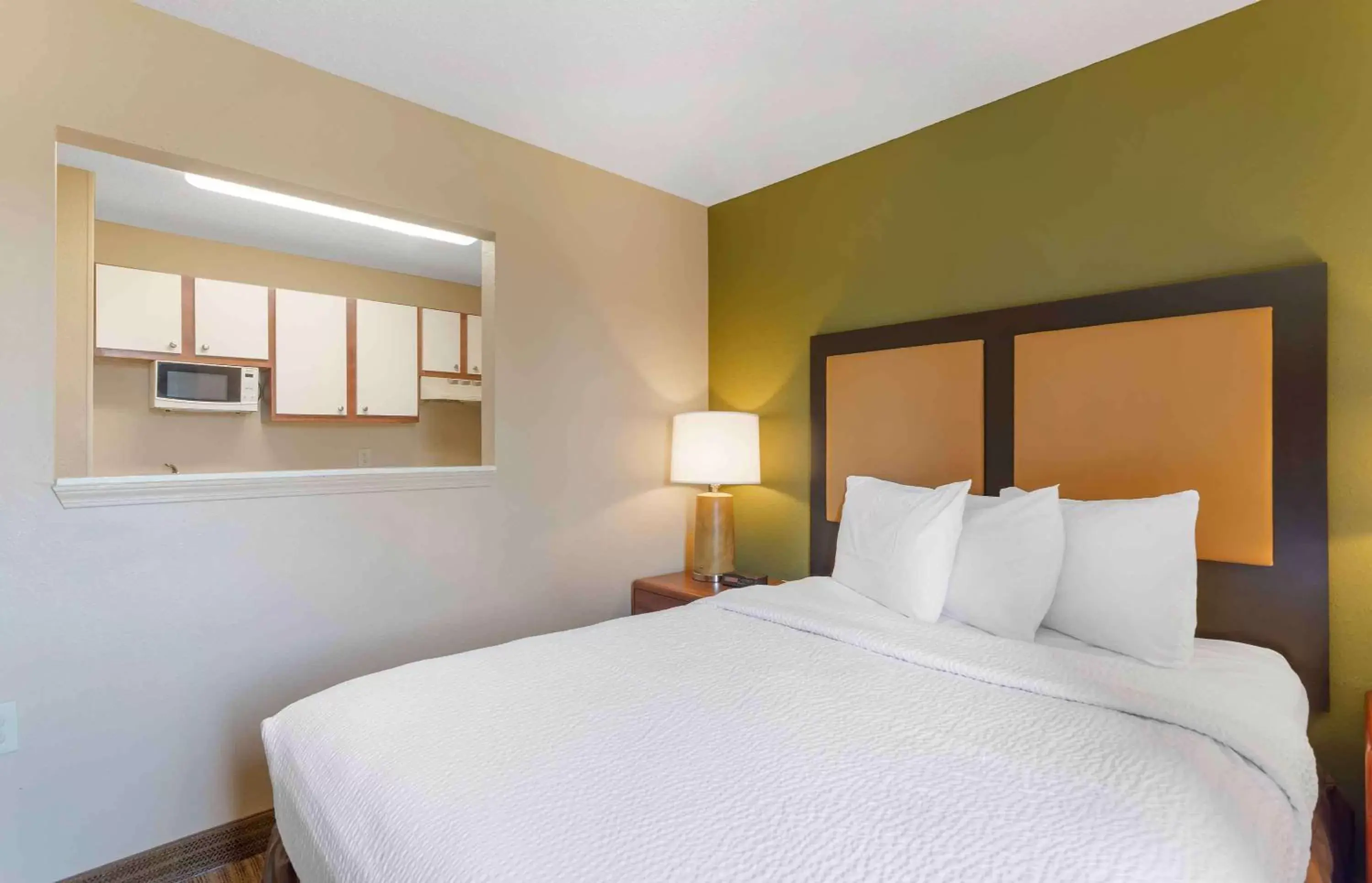 Bedroom, Bed in Extended Stay America Select Suites - Memphis - Cordova