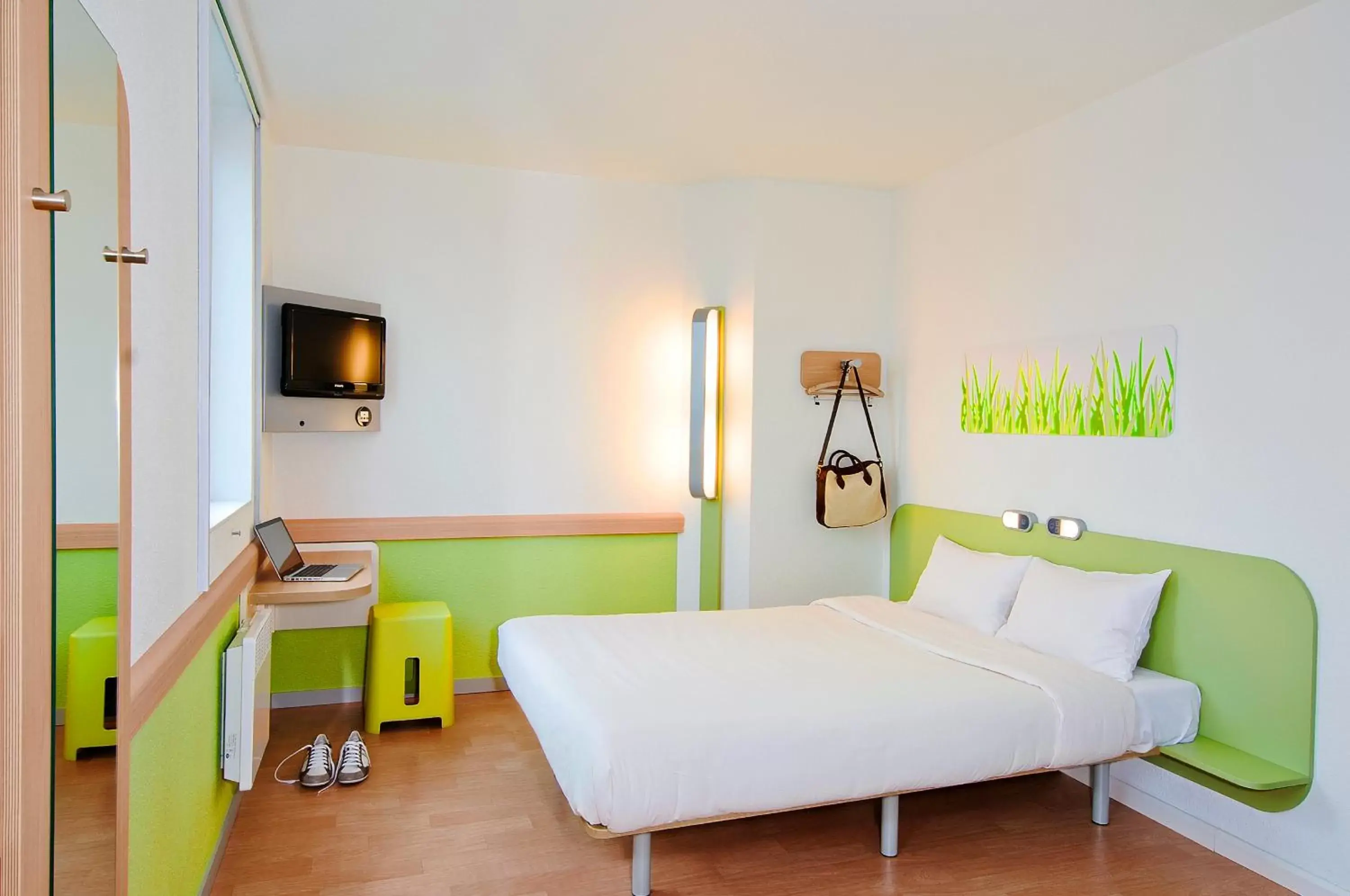 Bedroom, Bed in ibis budget Nantes St Herblain