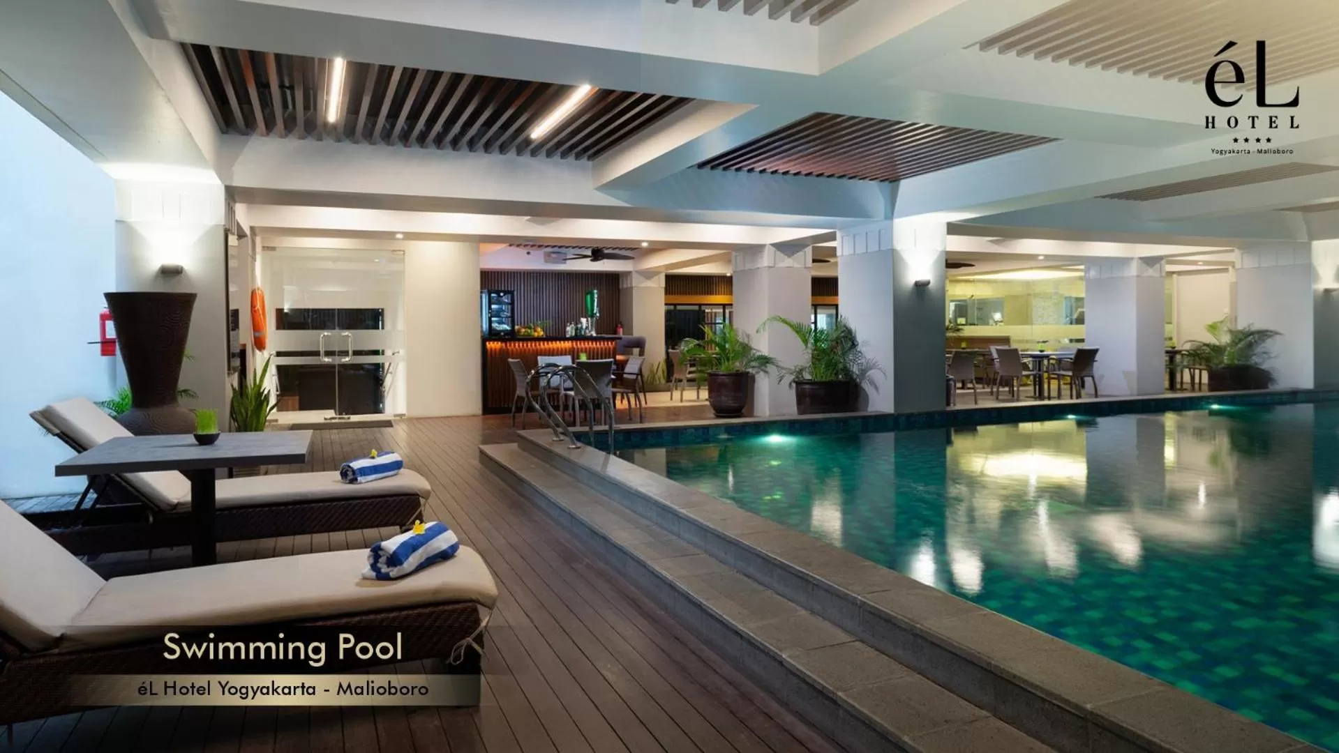 Swimming pool in eL Hotel Yogyakarta Malioboro