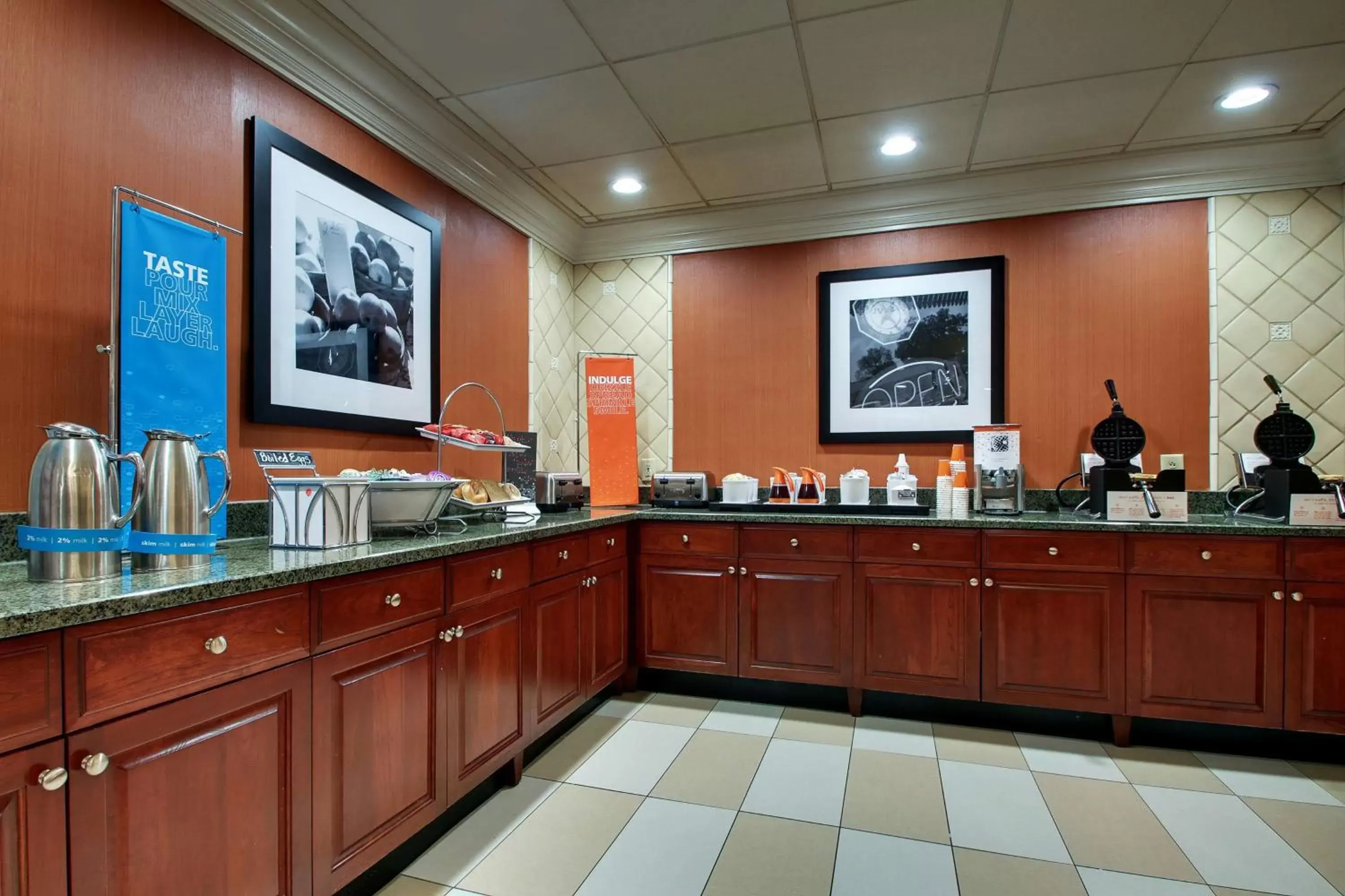 Breakfast in Hampton Inn & Suites Spartanburg-I-26-Westgate Mall