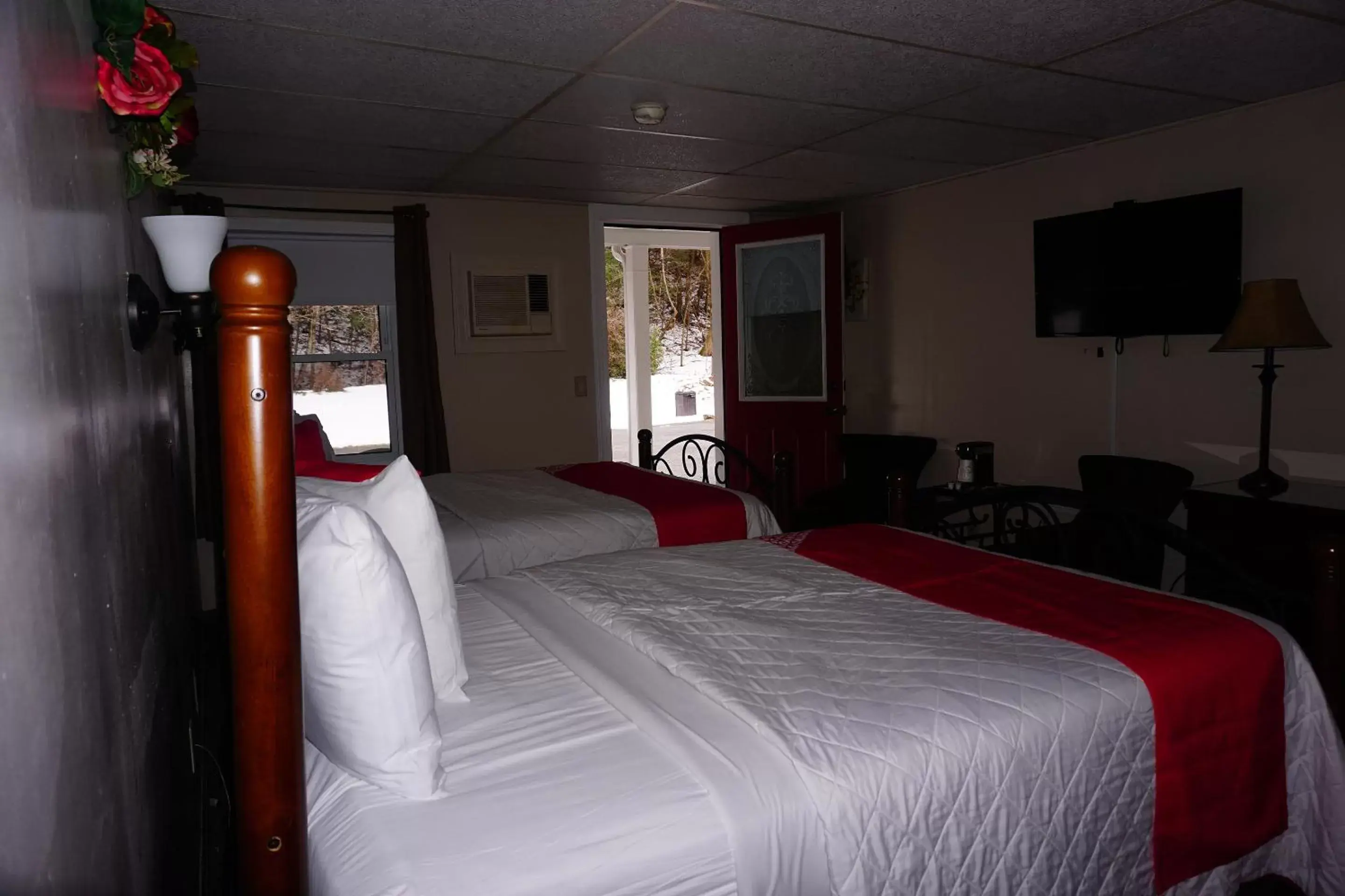 Double Room with Two Double Beds in Stay Berkshires Double Room with Two Double Beds in Stay Berkshires