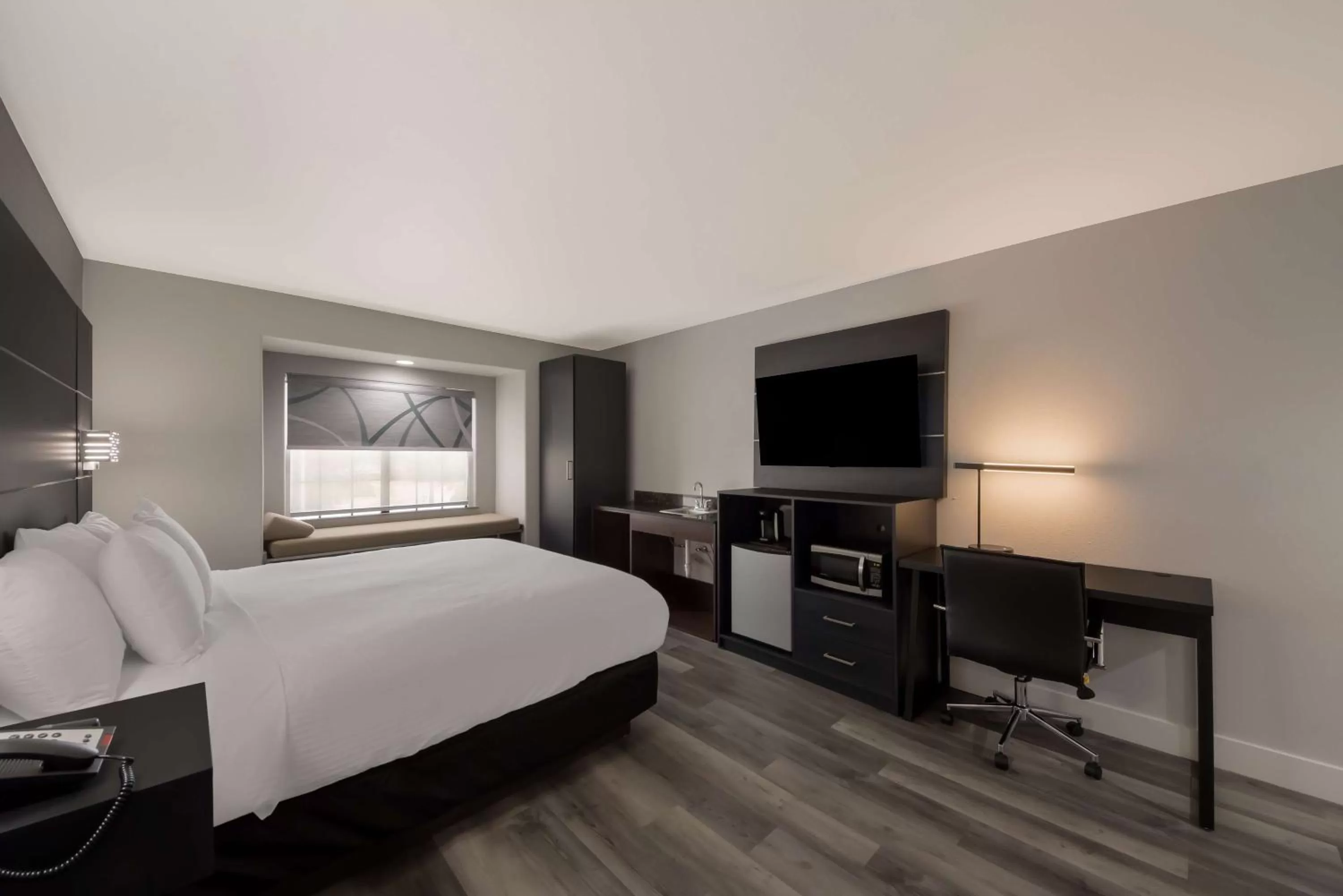 Bedroom, Bed in Best Western SeaWorld San Antonio