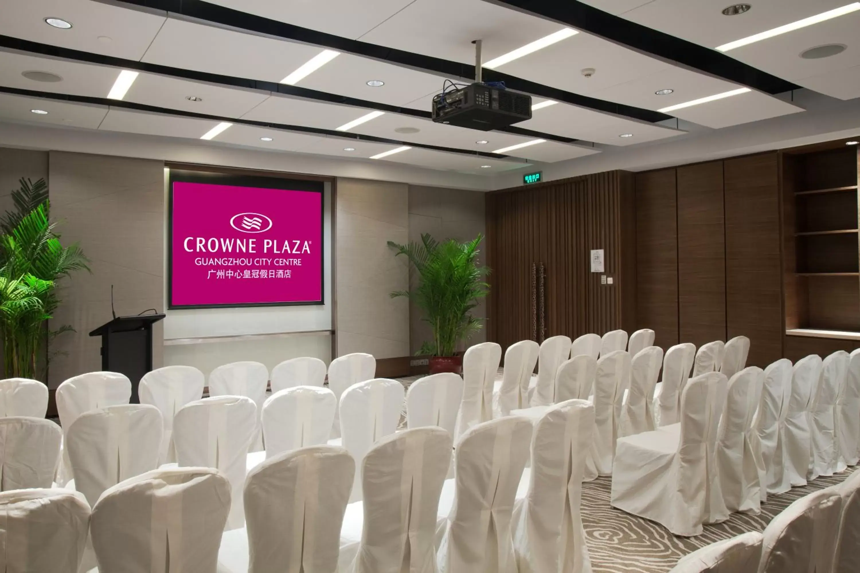 Meeting/conference room in Crowne Plaza Guangzhou City Centre, an IHG Hotel