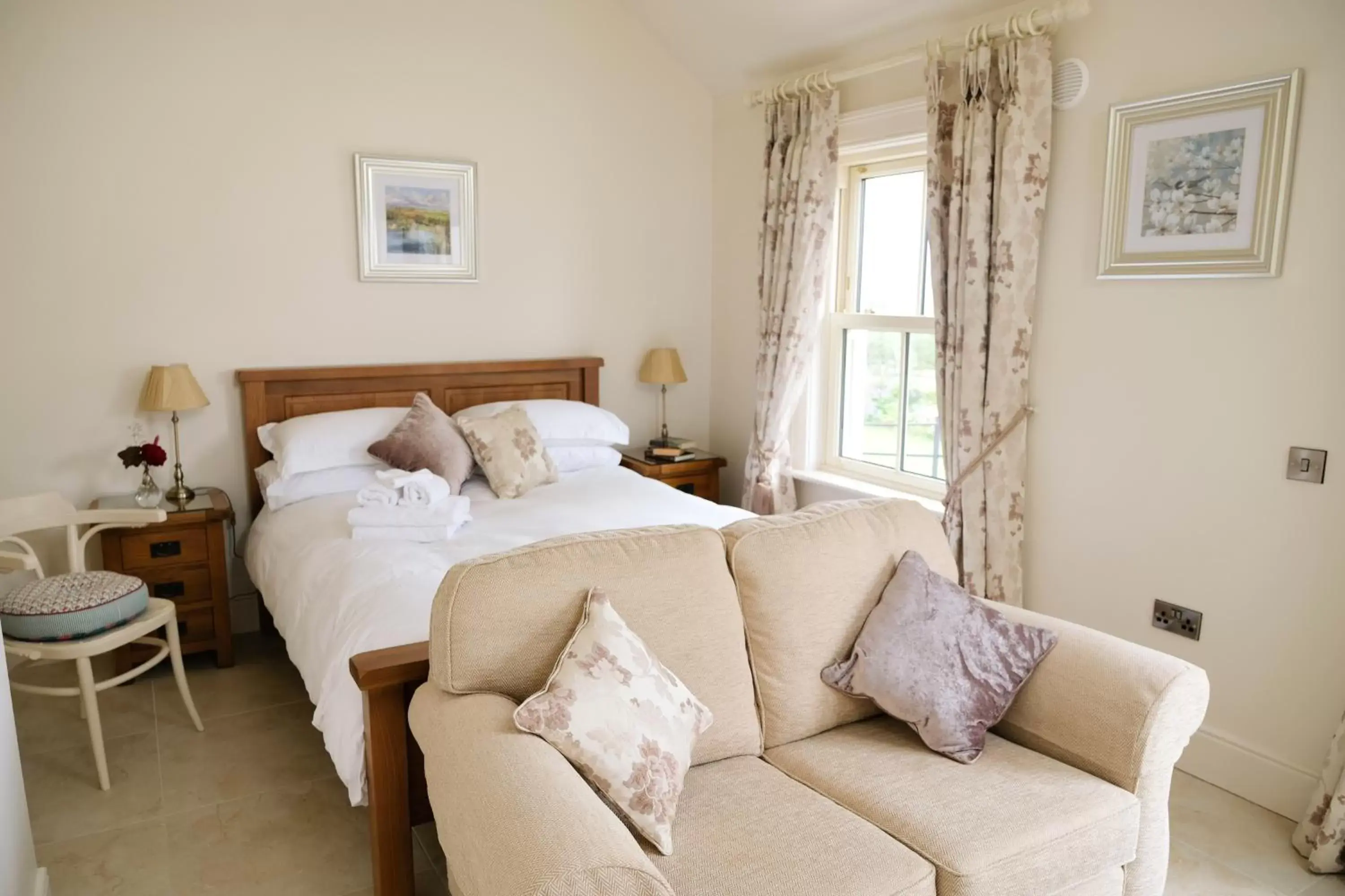 Bedroom, Bed in Abhainn Ri Farmhouse