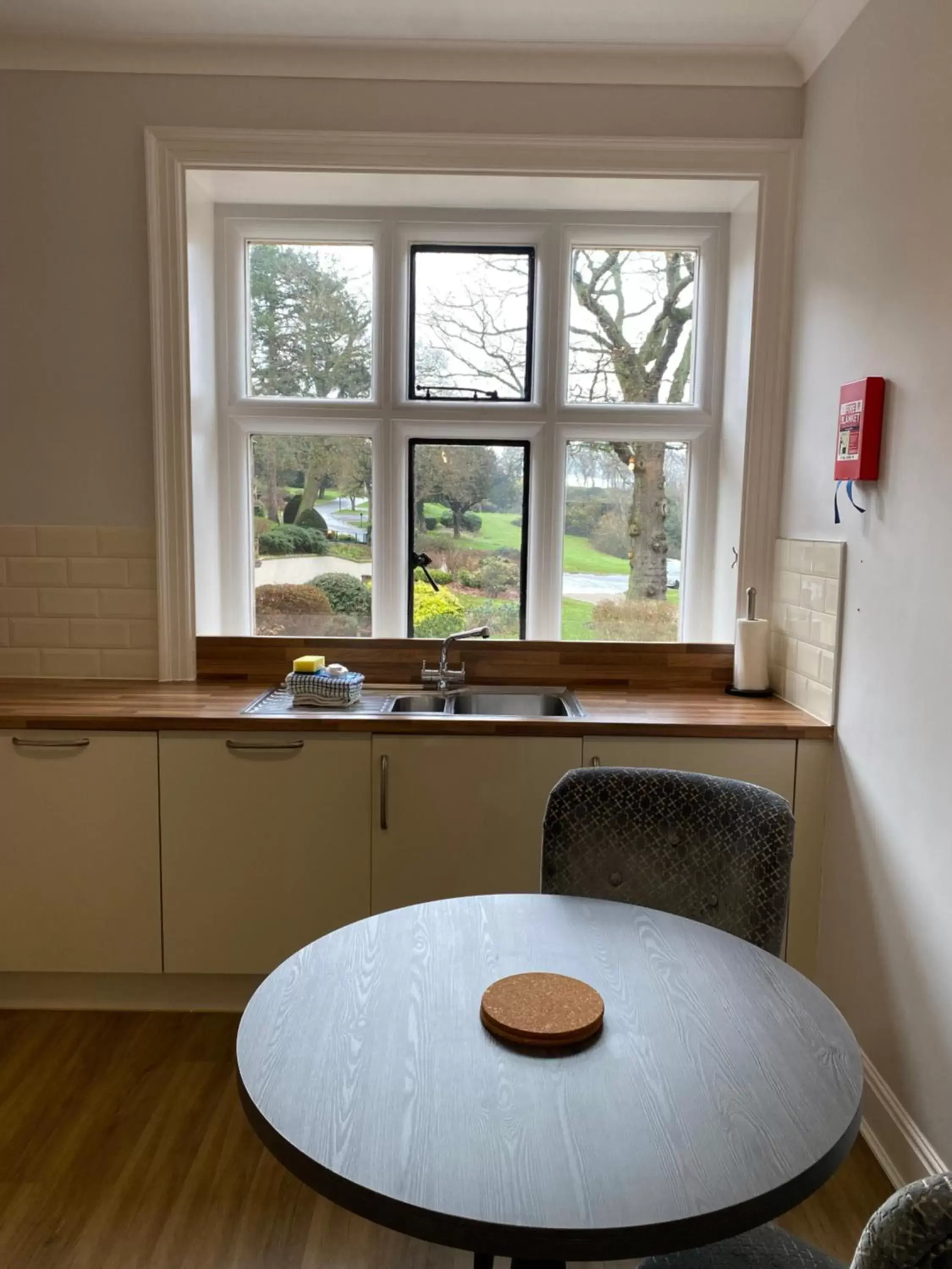 Dining area, Kitchen/Kitchenette in Rutland Hall Hotel