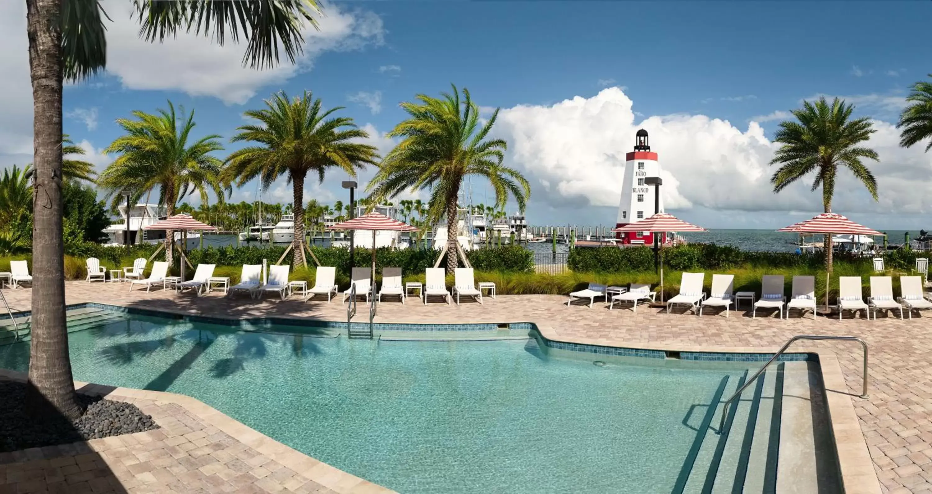 Garden, Swimming Pool in Faro Blanco Resort & Yacht Club