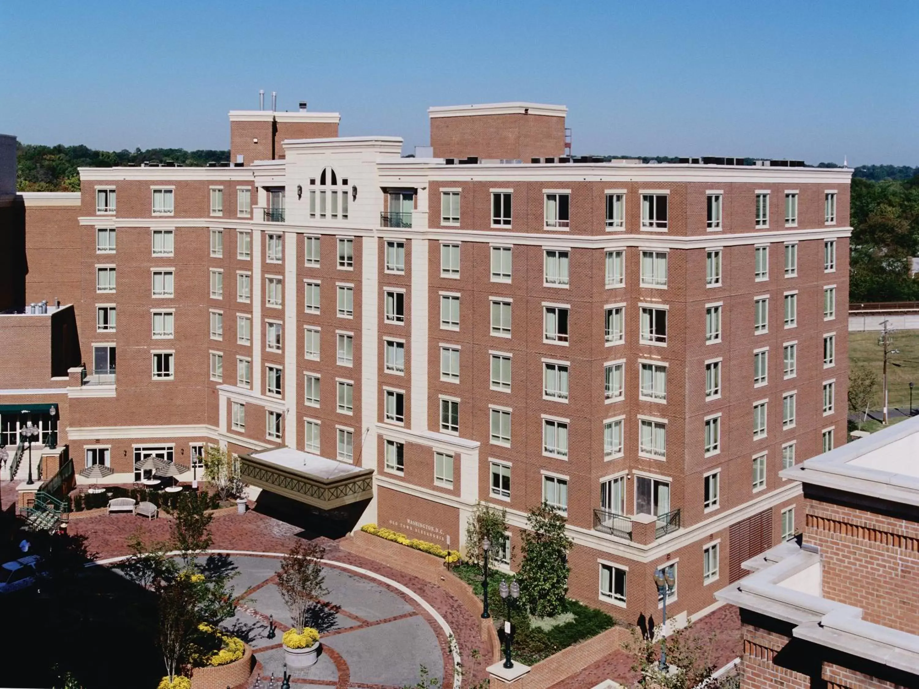 Property Building in Club Wyndham Old Town Alexandria