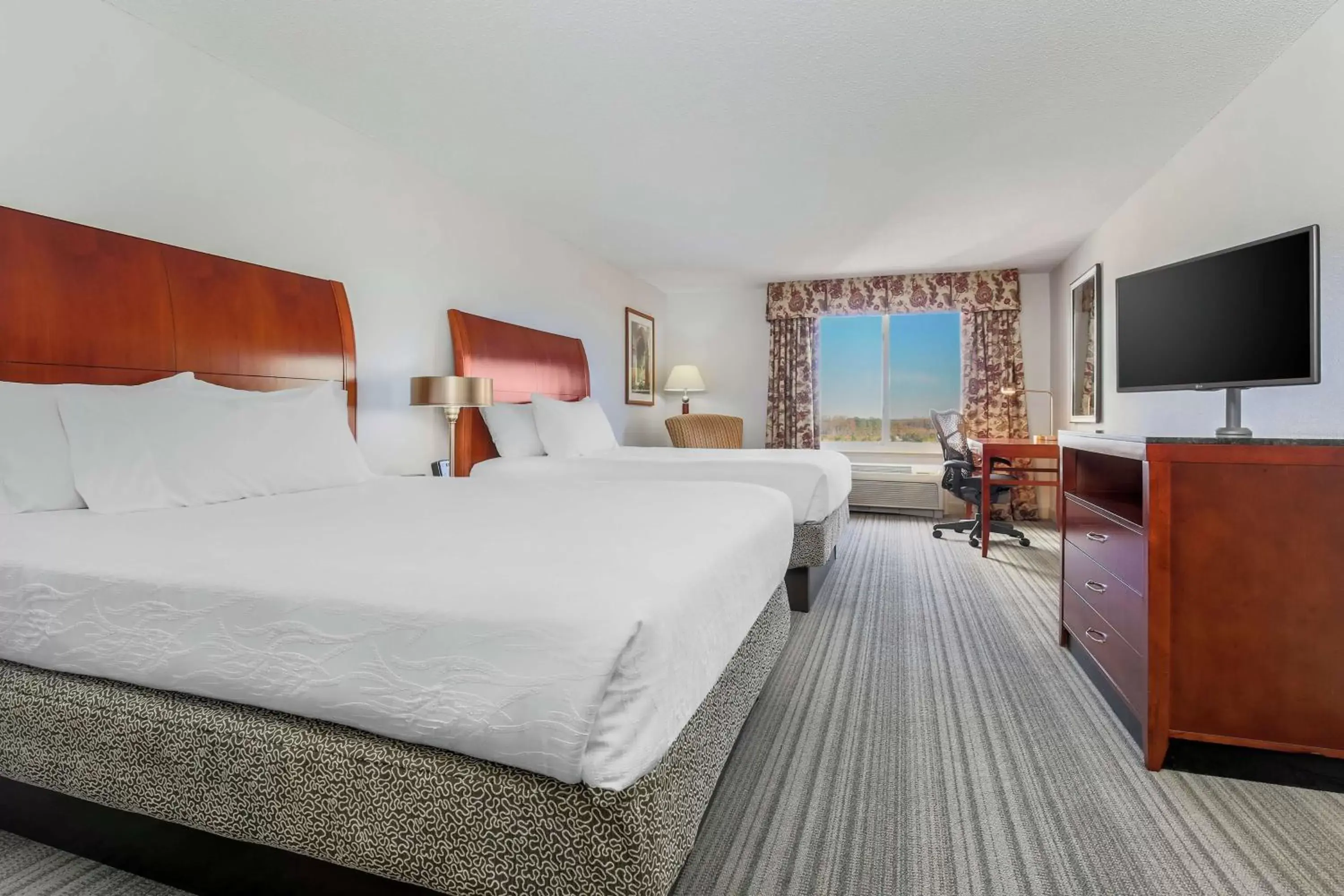 Bed in Hilton Garden Inn Roanoke Rapids / Carolina Crossroads