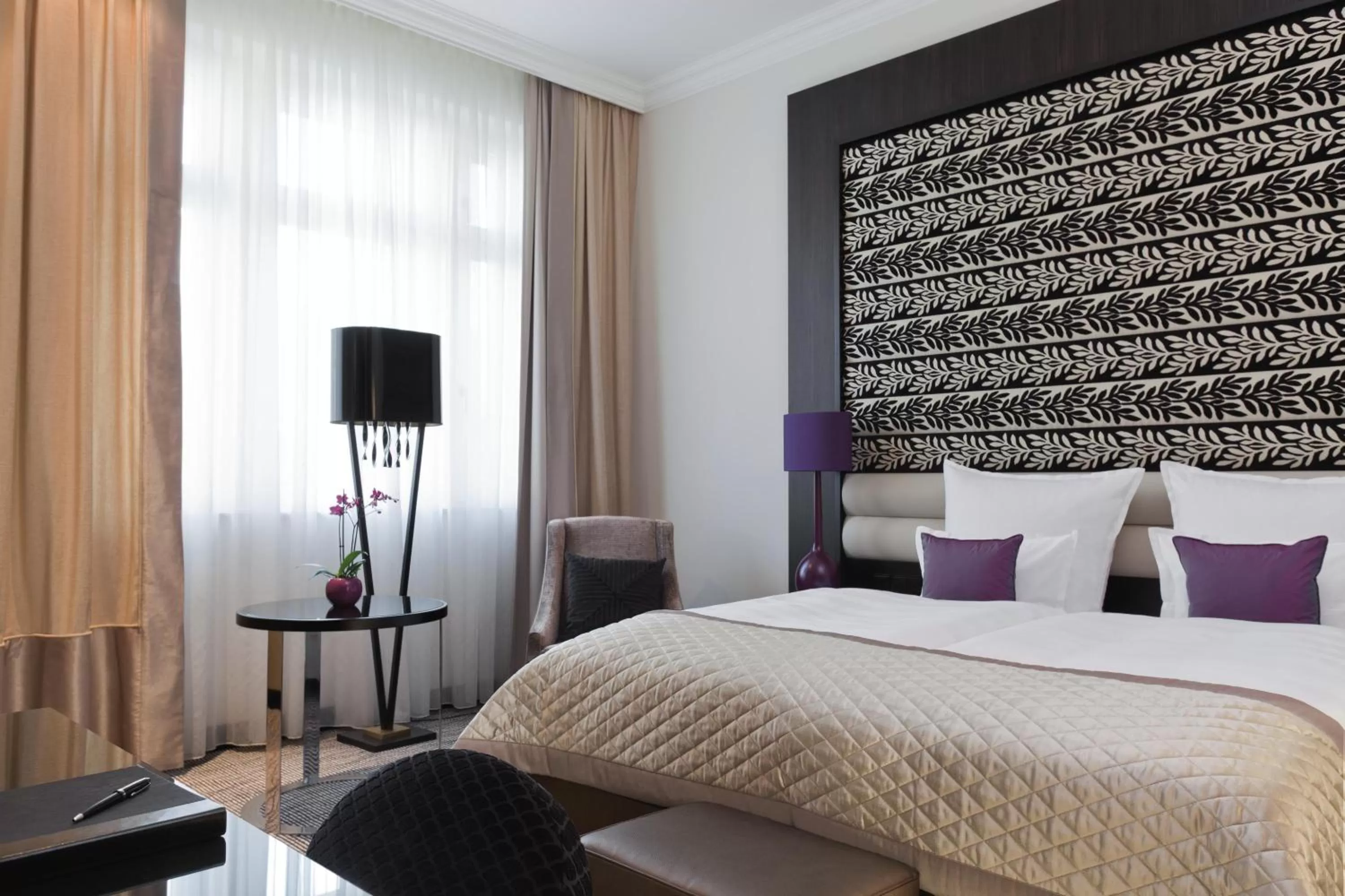 Photo of the whole room, Bed in Steigenberger Icon Grandhotel Handelshof Leipzig