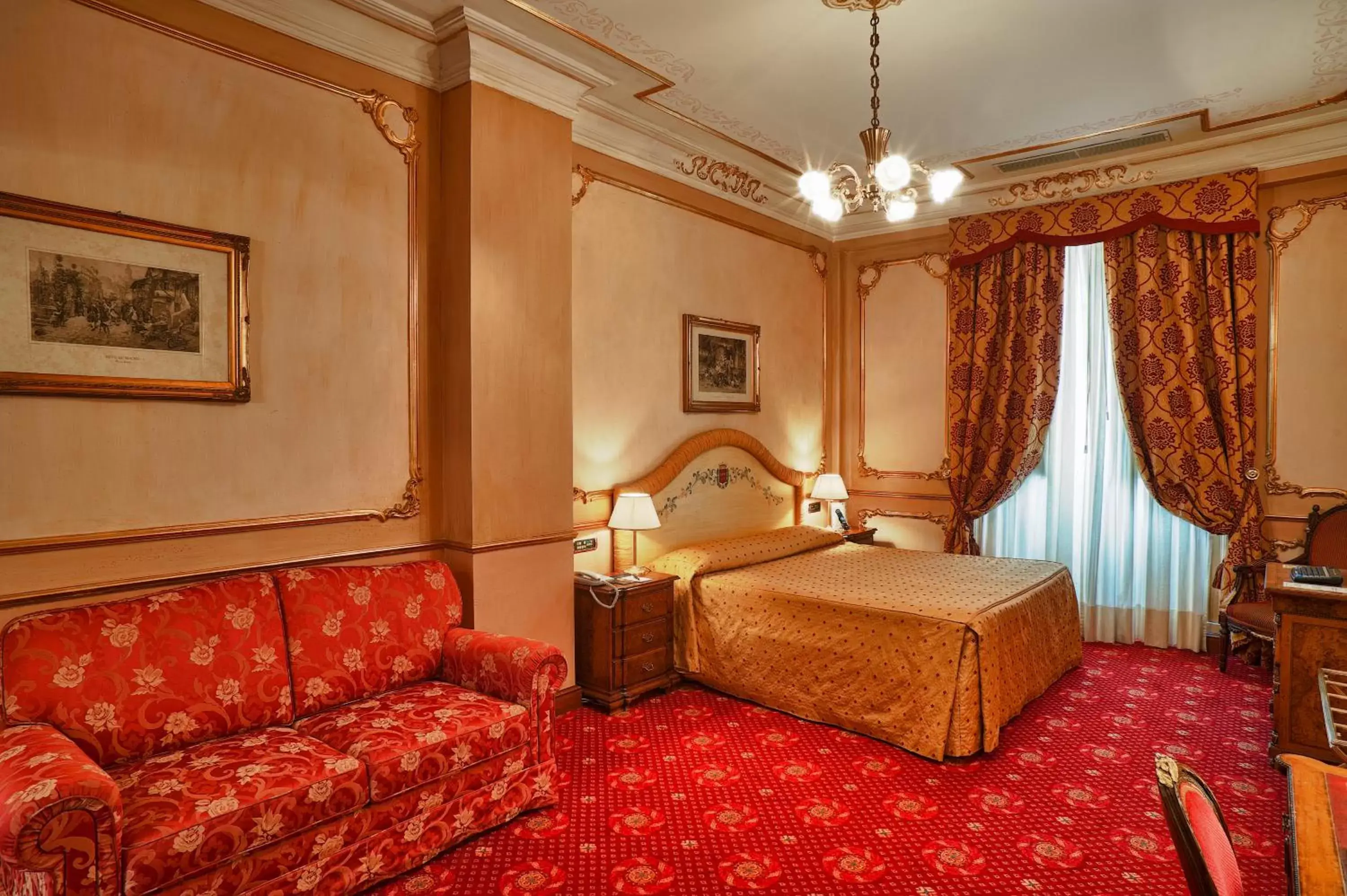 Photo of the whole room, Bed in Grand Hotel Wagner