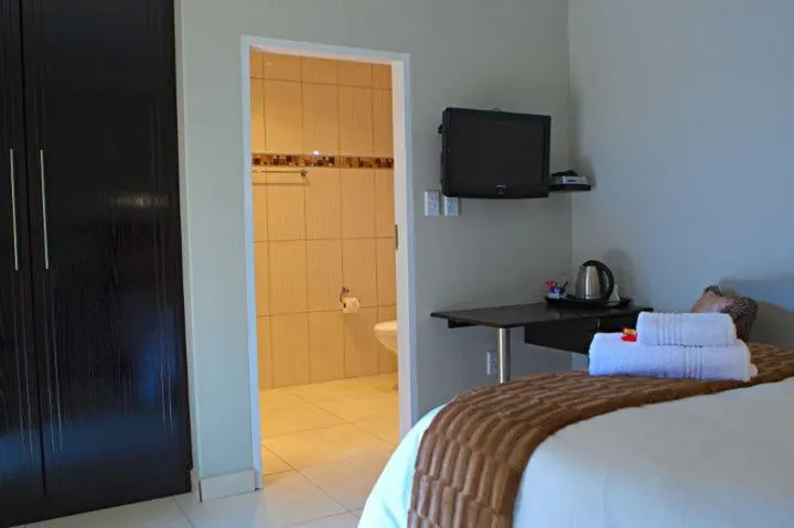 Bedroom, Bed in Goodey's Guesthouse