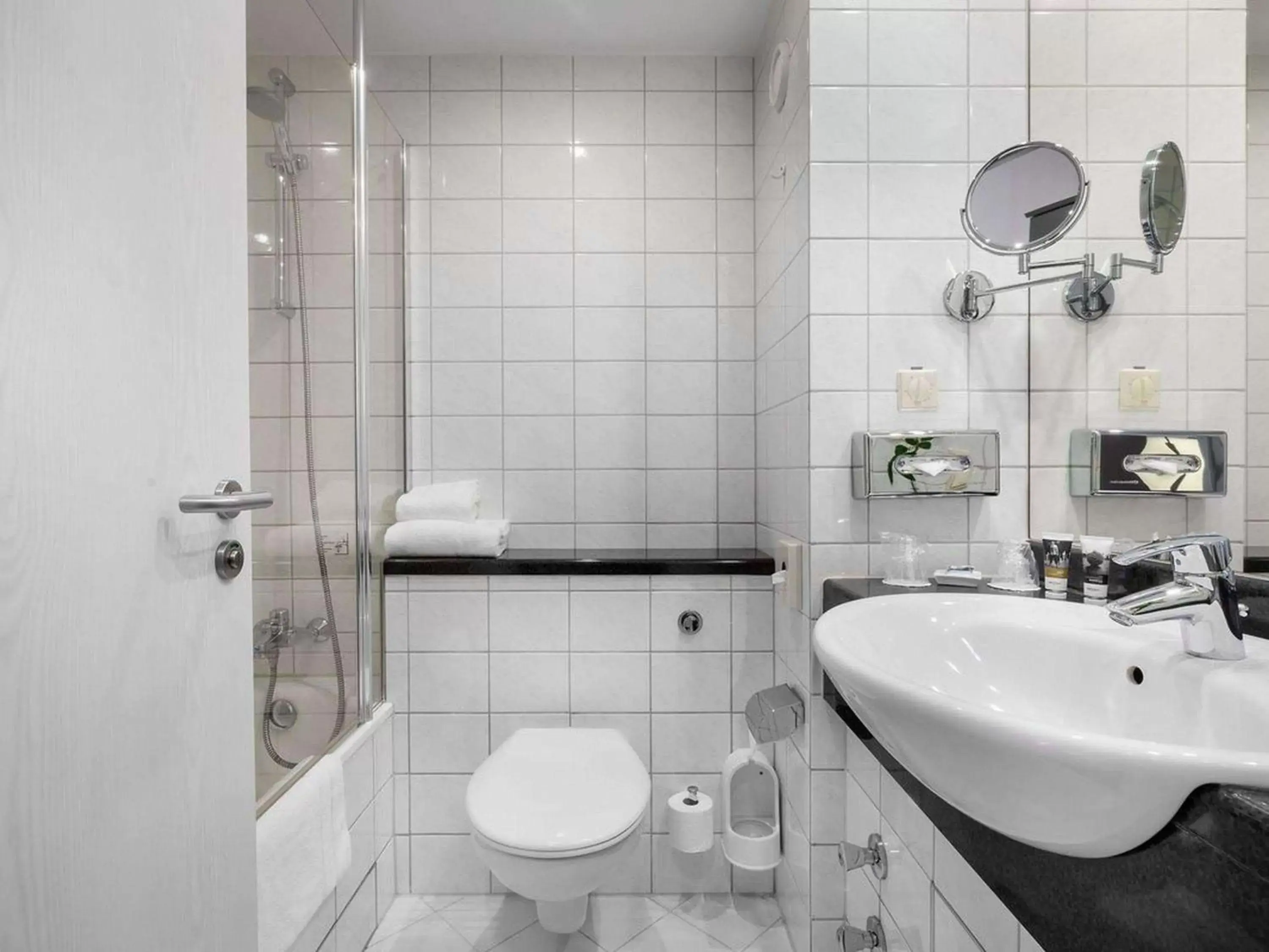 Photo of the whole room, Bathroom in Mercure Hotel Ingolstadt