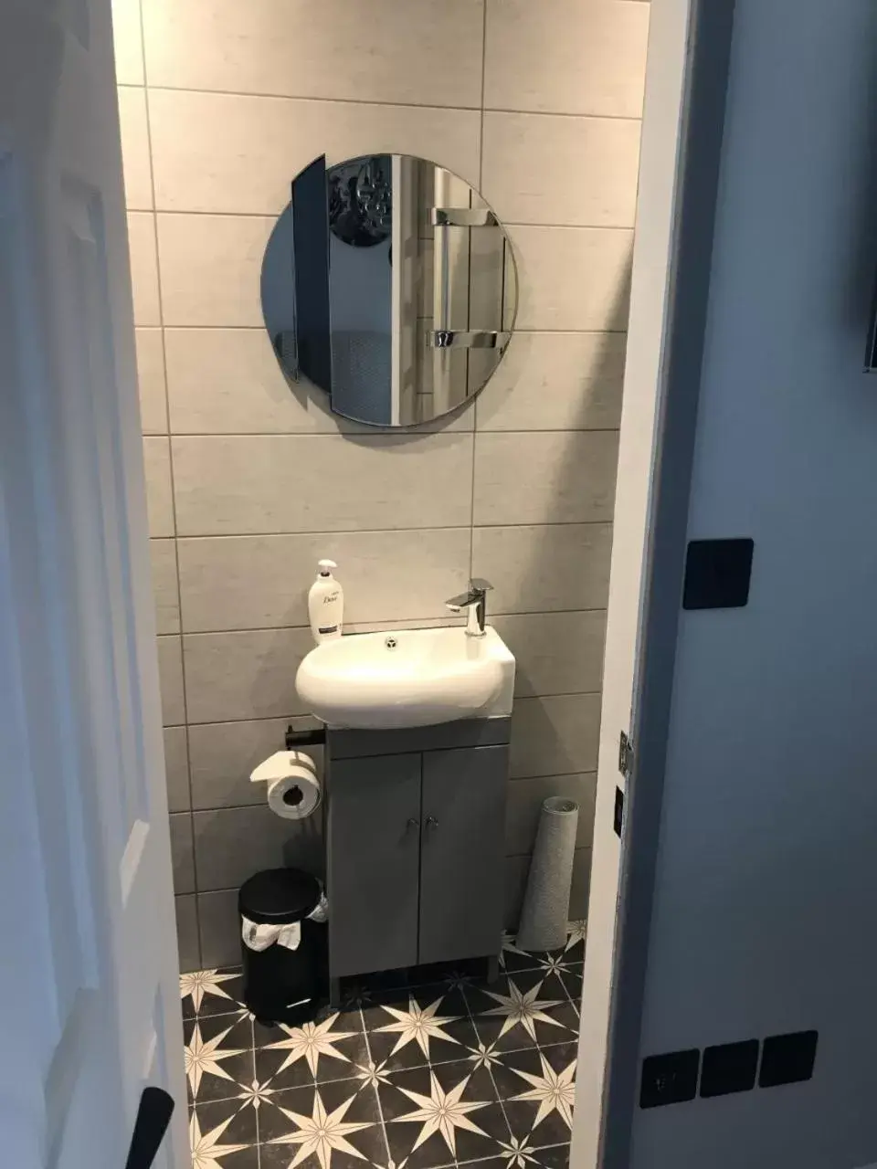 Bathroom in The Chequers Inn