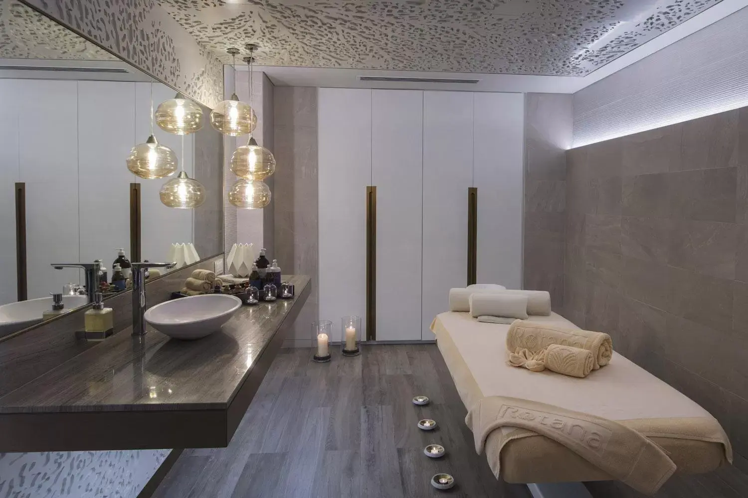 Massage, Bathroom in Al Bandar Arjaan by Rotana – Dubai Creek