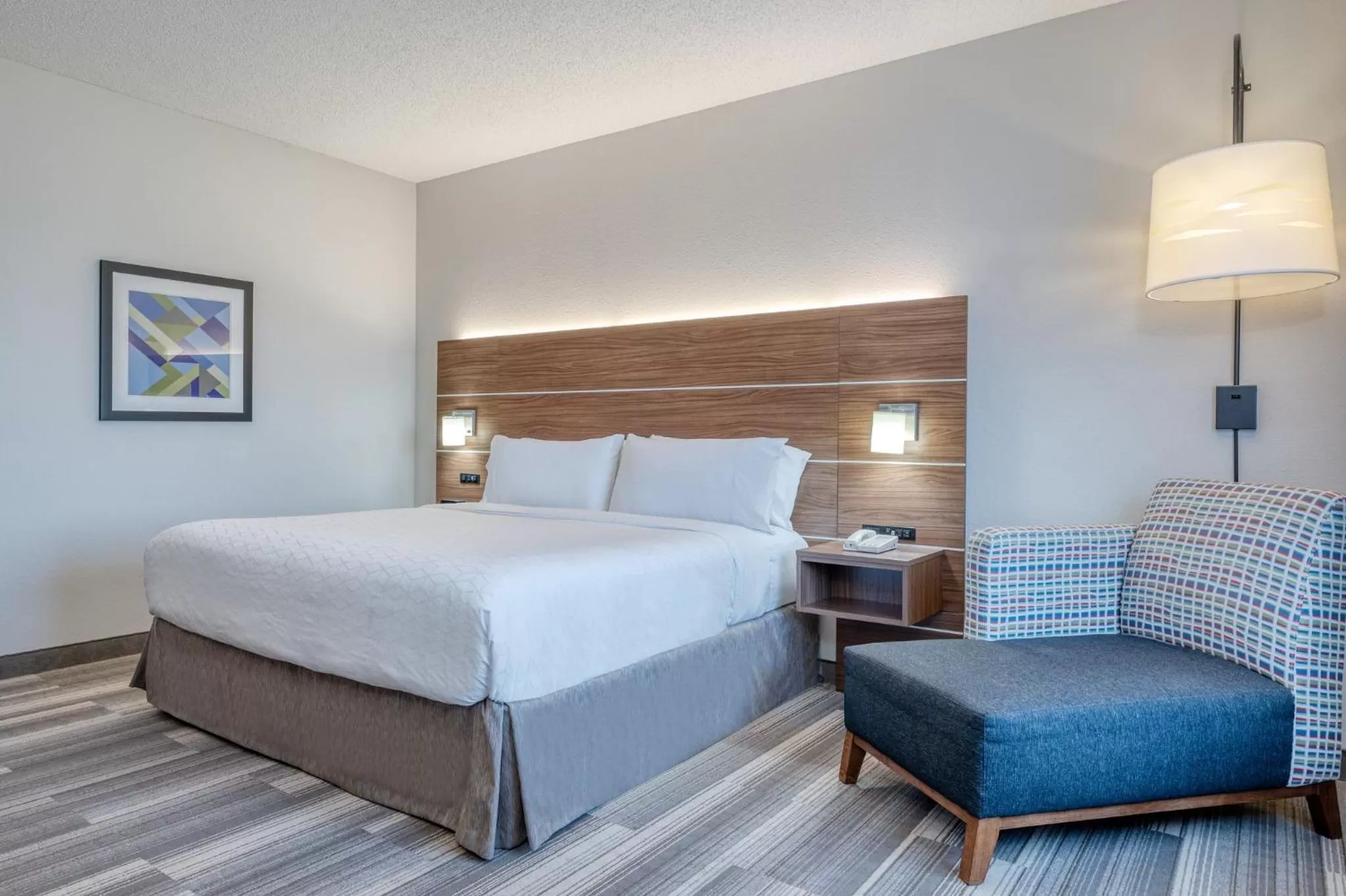 Photo of the whole room, Bed in Holiday Inn Express & Suites Vandalia by IHG