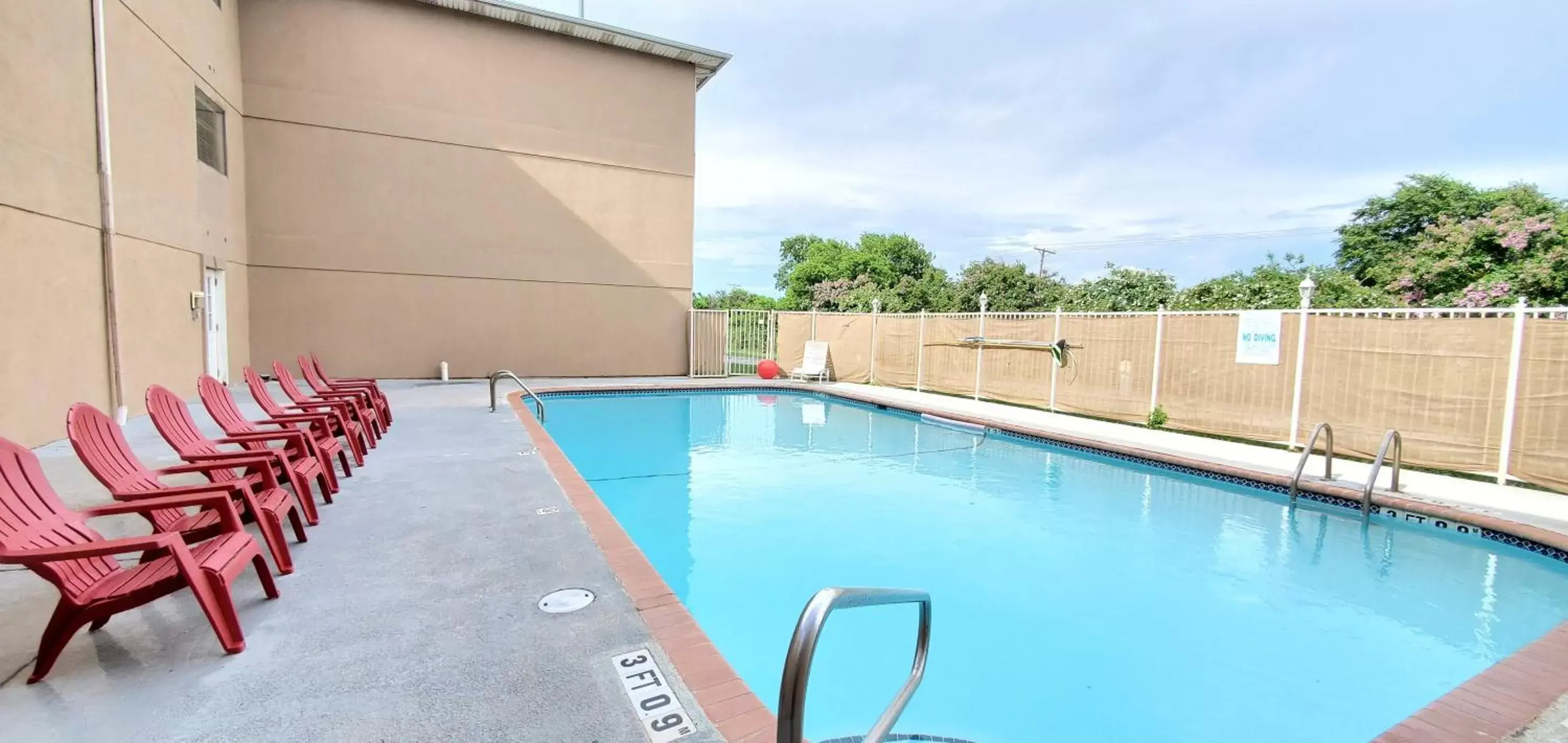Swimming Pool in Super 8 by Wyndham Temple I-35