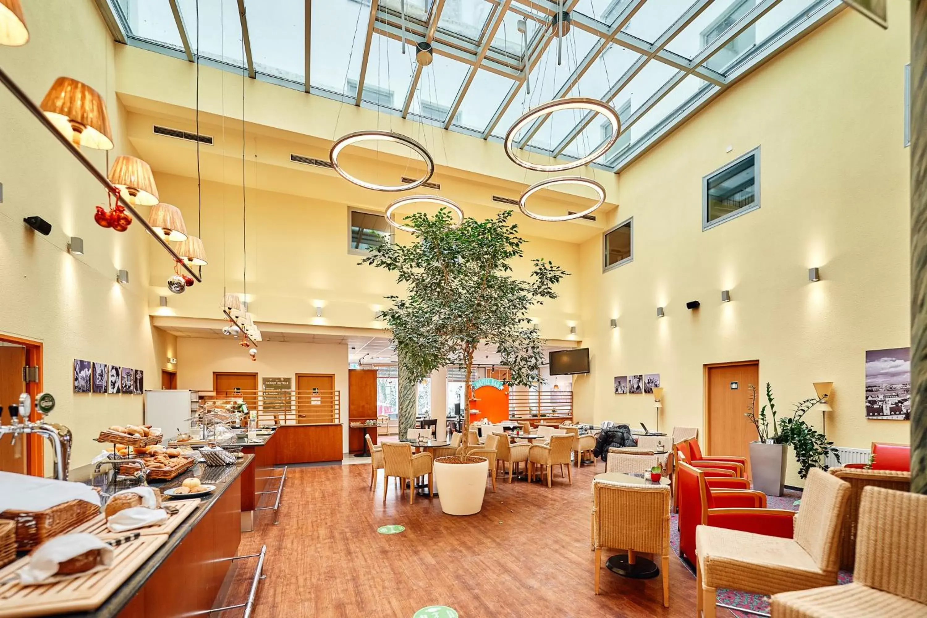 Lobby or reception, Restaurant/Places to Eat in ibis Wien City