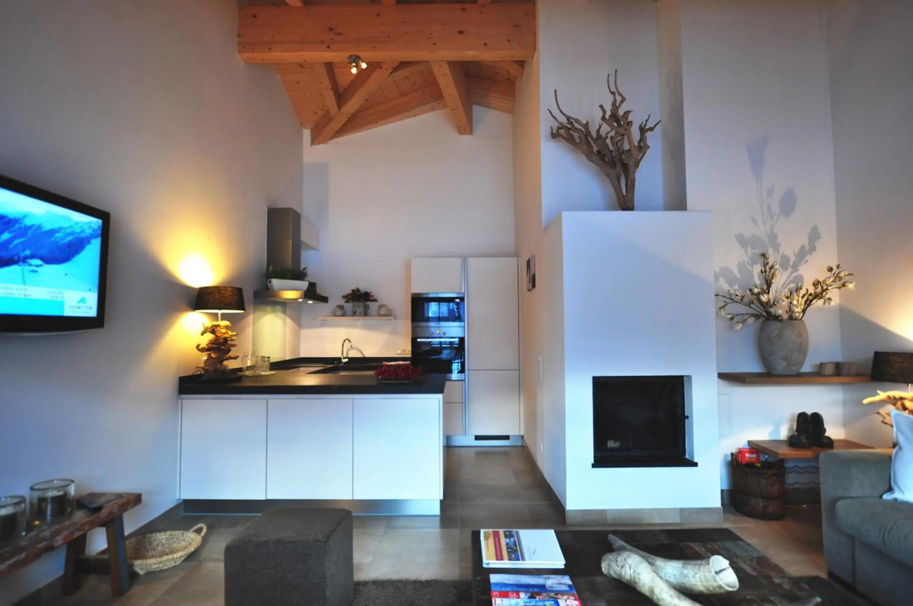 Living room, Kitchen/Kitchenette in Avenida Mountain Resort by Alpin Rentals