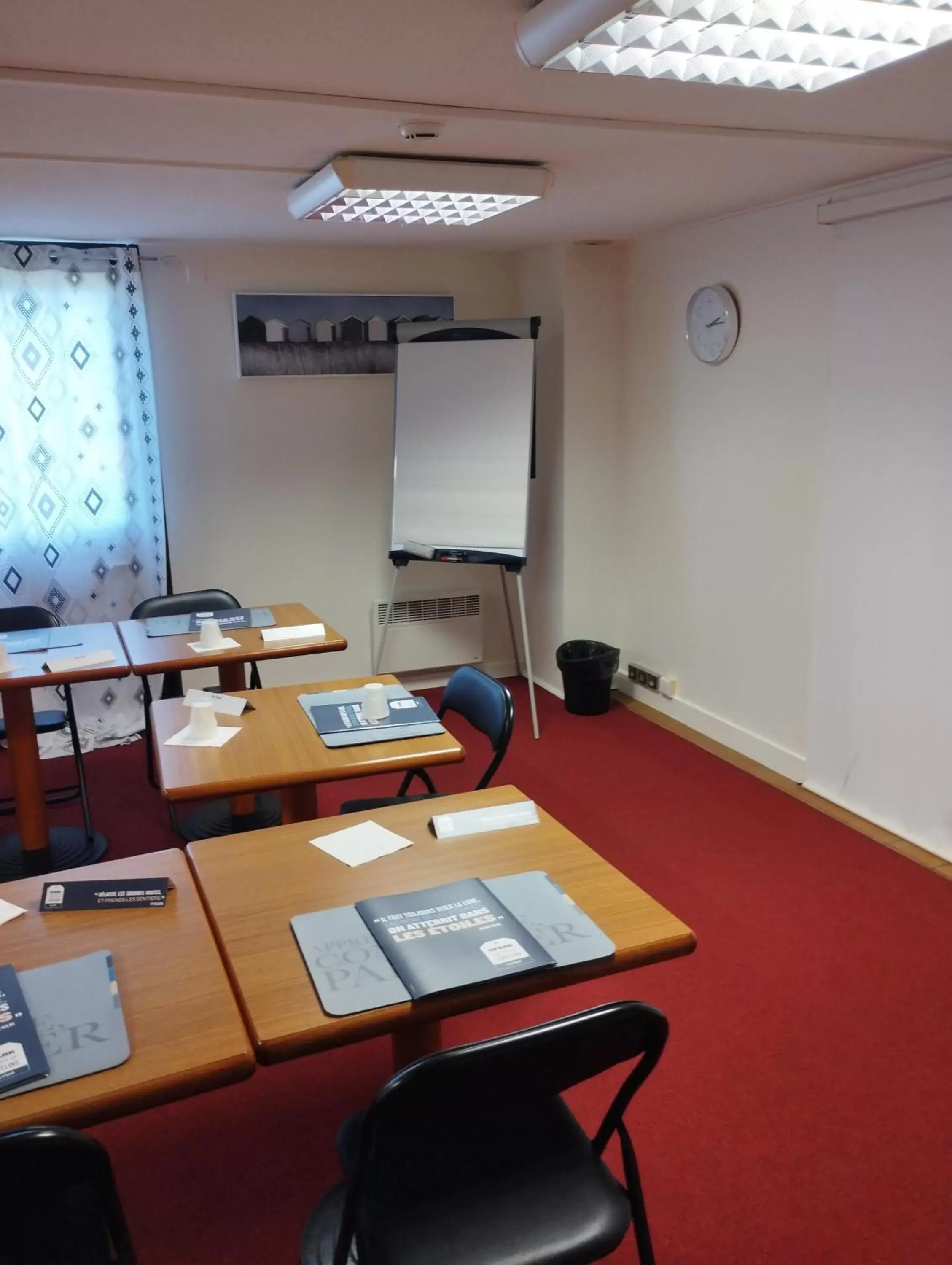 Meeting/conference room in Kyriad Montargis Amilly