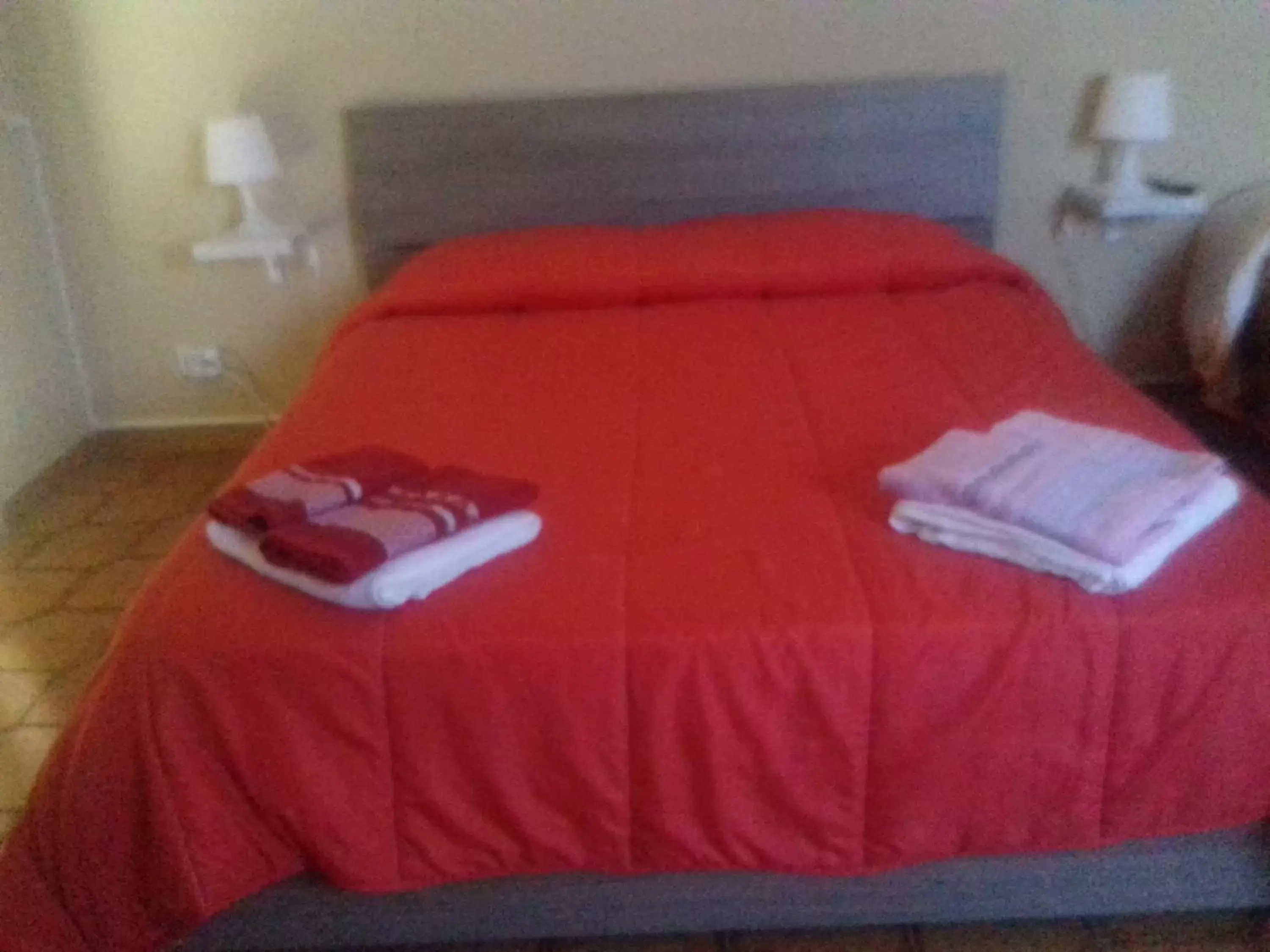 Bedroom, Bed in Bed and fly Aeroporto Catania airport shuttle h24 extra euro 5 reception h24