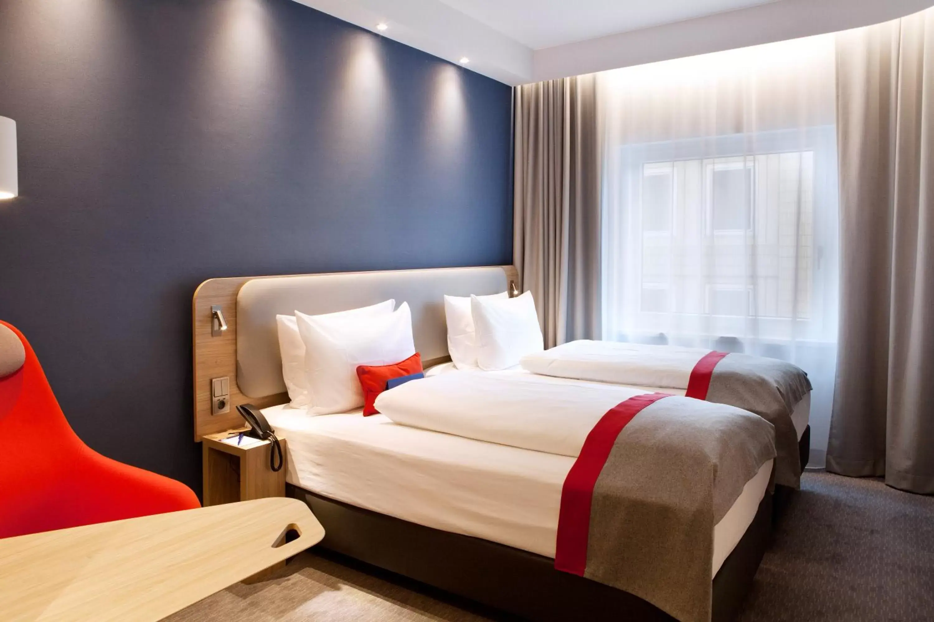 Bed in Holiday Inn Express - Darmstadt, an IHG Hotel