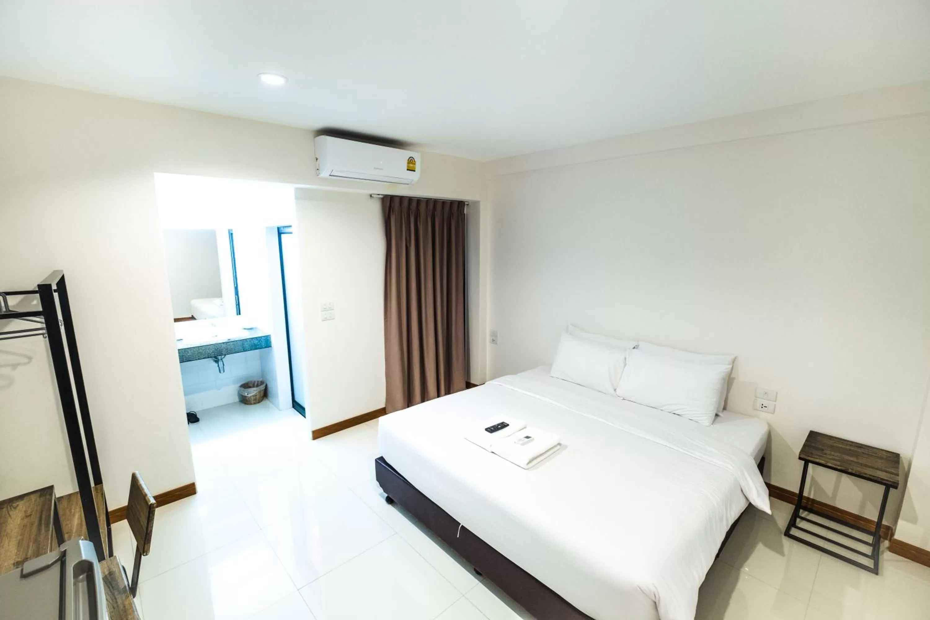 Modern King Bed in Don Muang Hotel