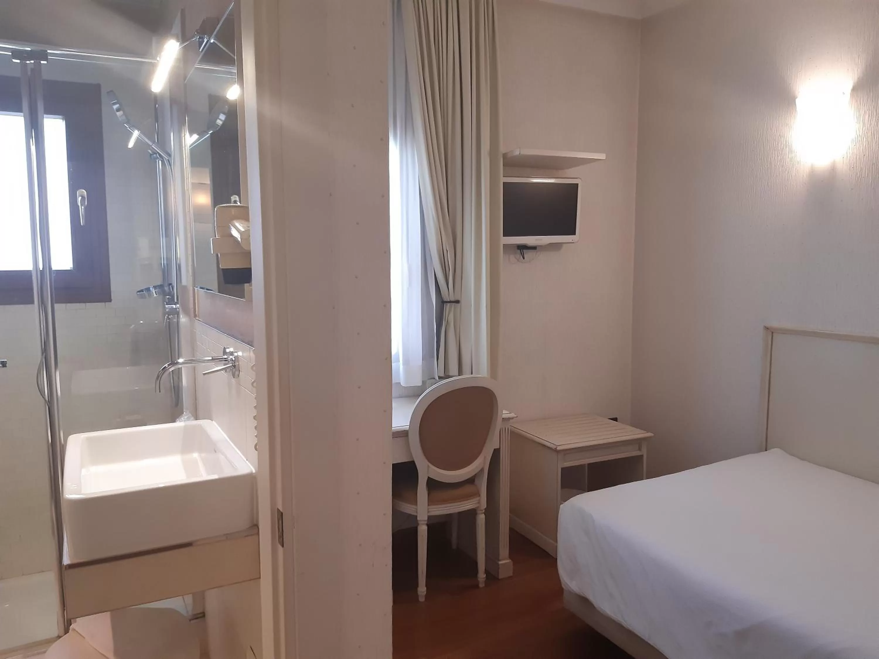 Photo of the whole room, Bed in Hotel Antico Mulino