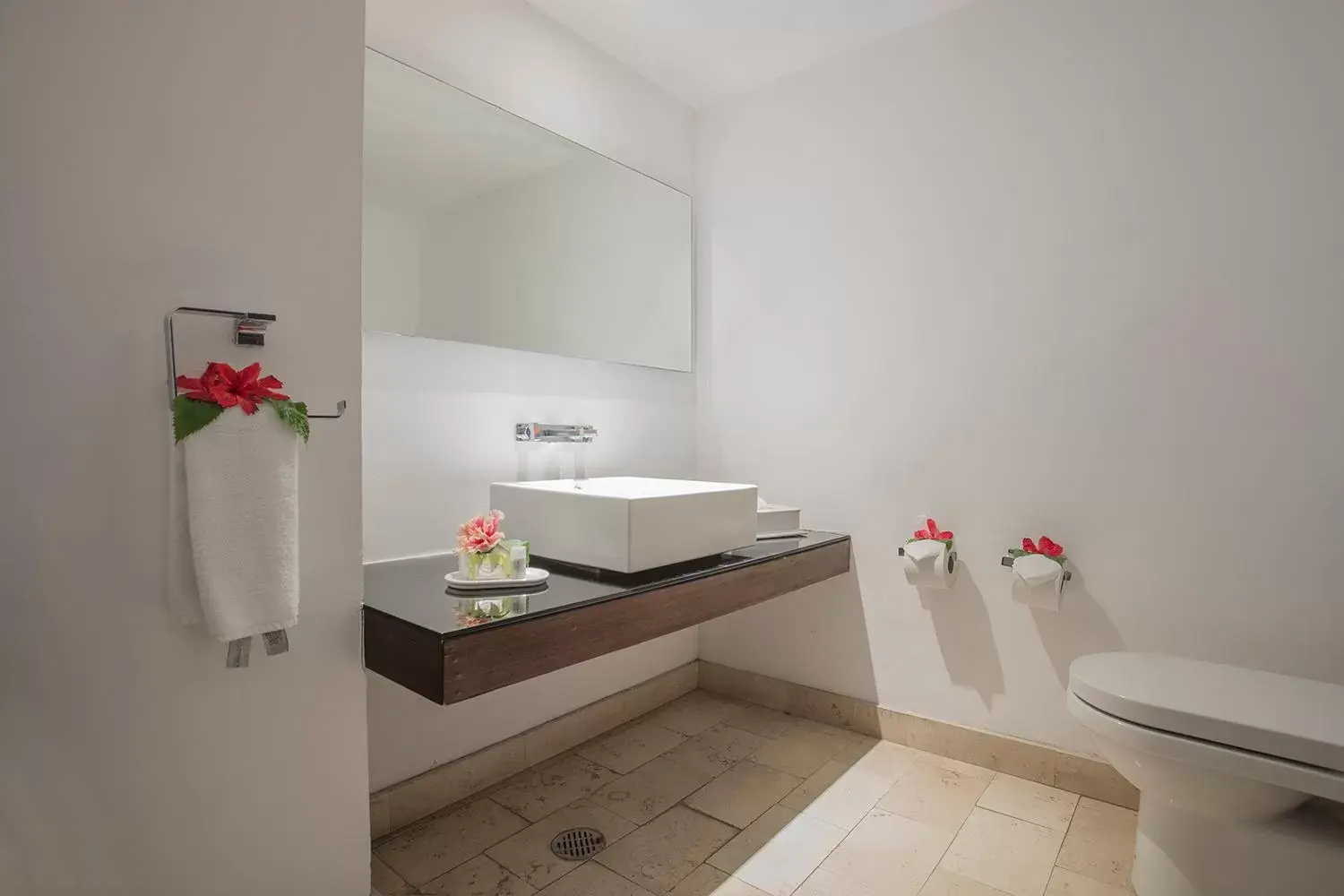 Bathroom in Holiday Inn Resort Ixtapa All-Inclusive, an IHG Hotel
