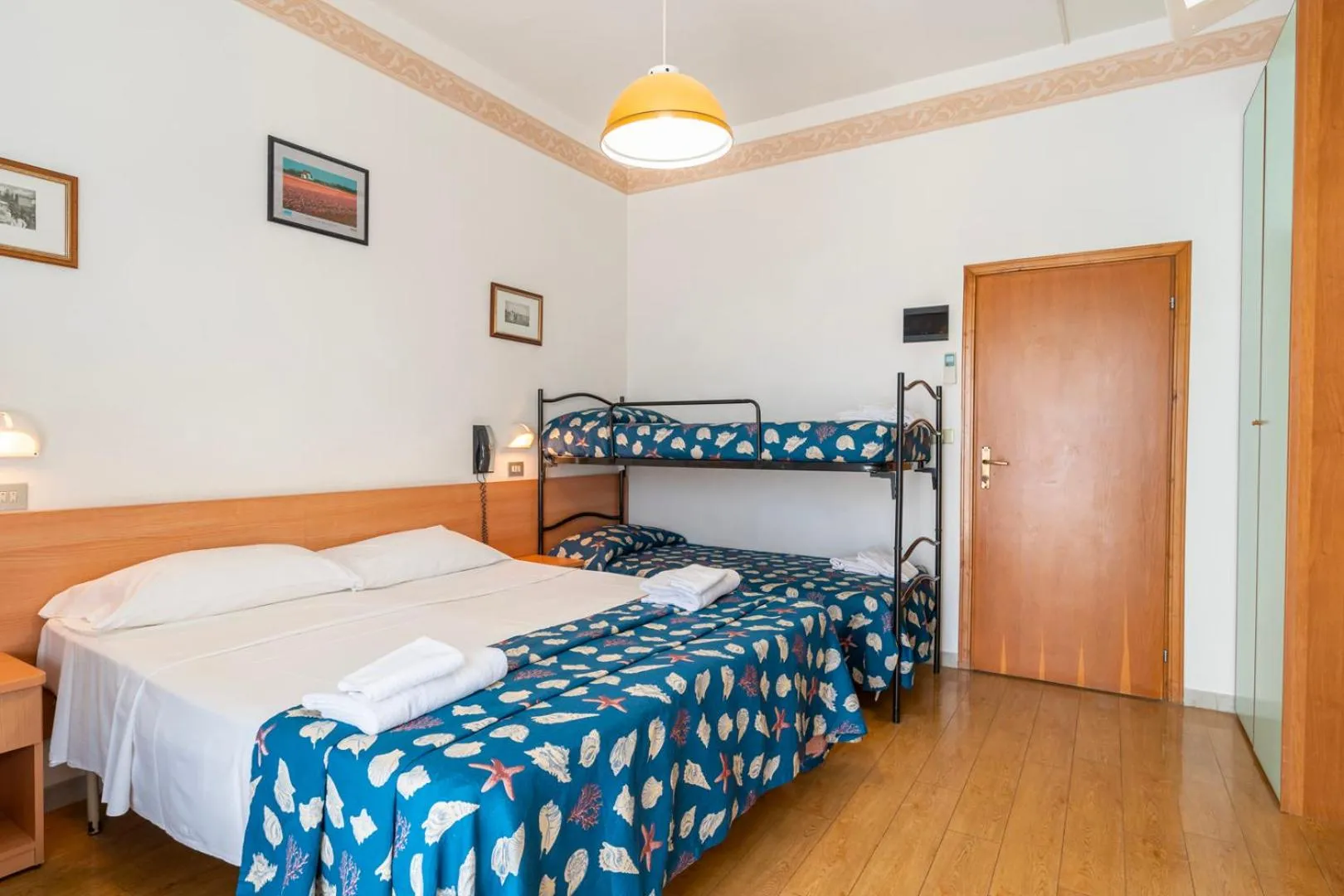 Bed in Hotel Milanese