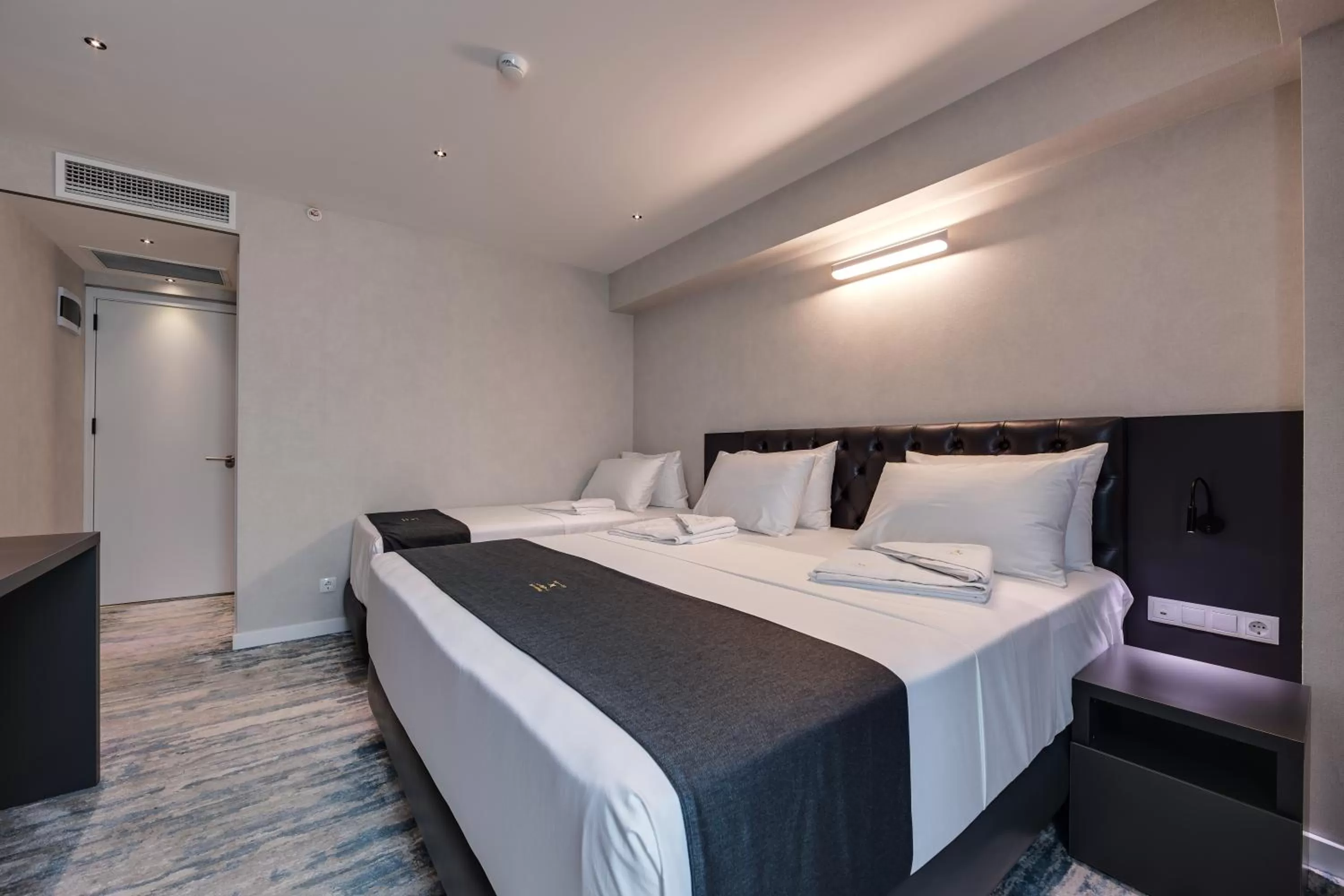 Photo of the whole room, Bed in Mit Hotel Tbilisi