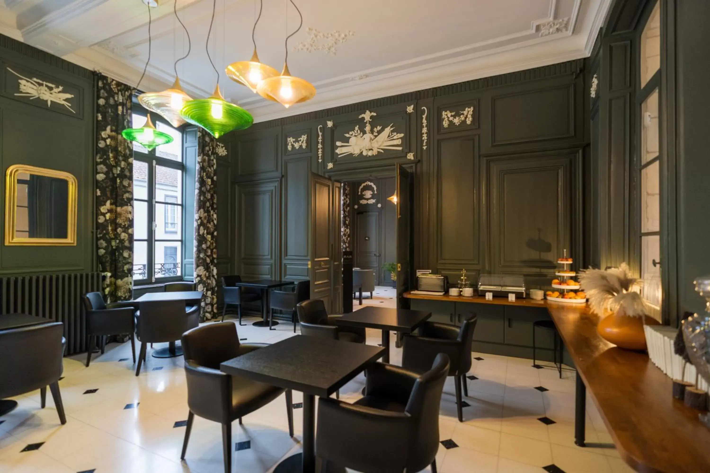 Property building, Restaurant/Places to Eat in Hôtel Loysel le Gaucher