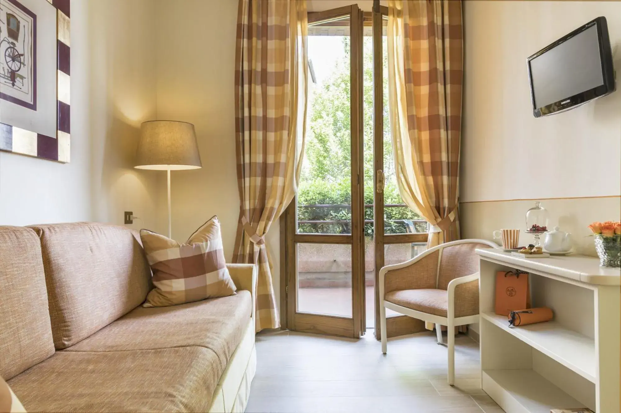 Bed, Seating Area in Relais Santa Chiara Hotel