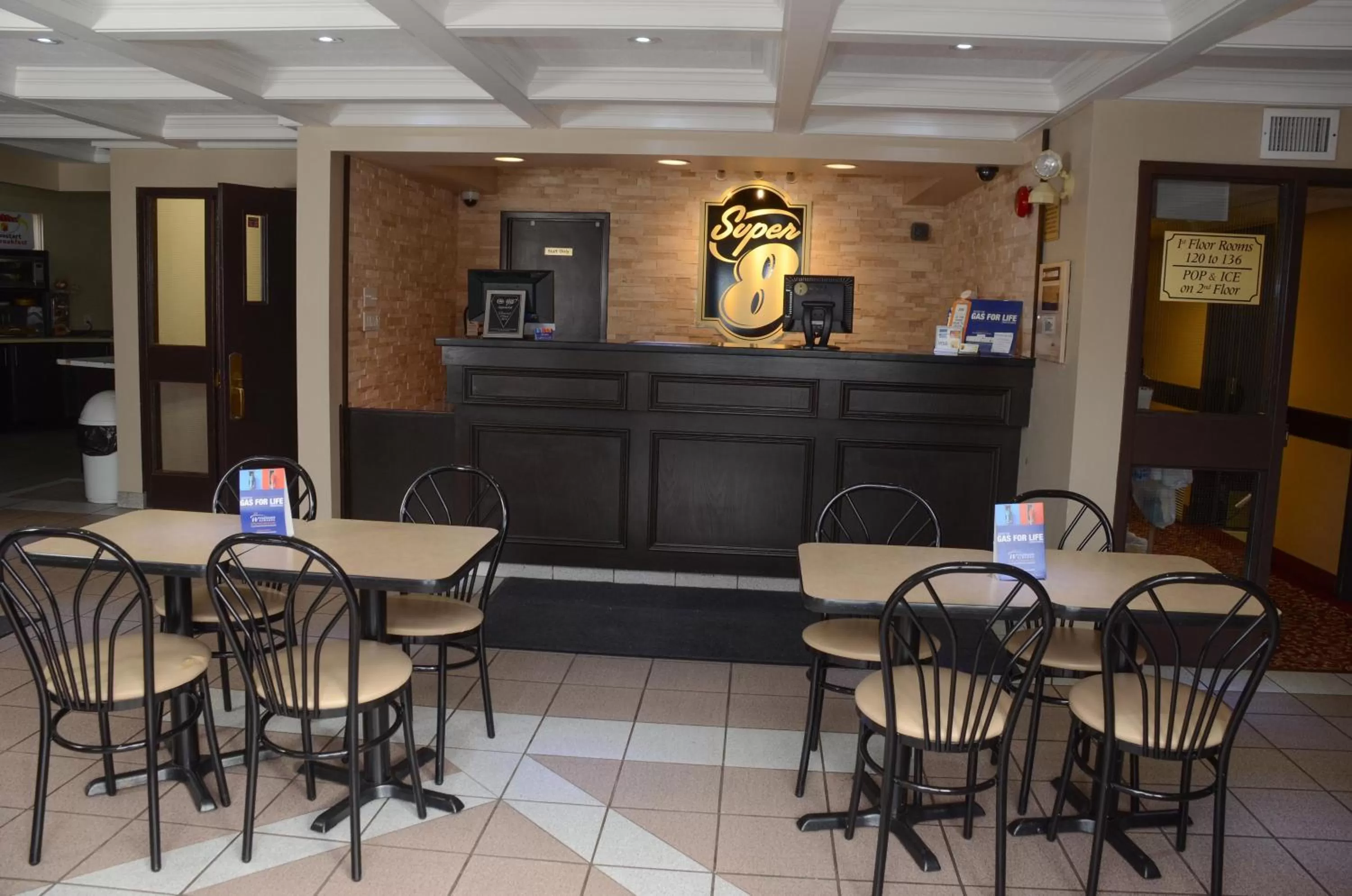 Lobby or reception in Super 8 by Wyndham North Bay