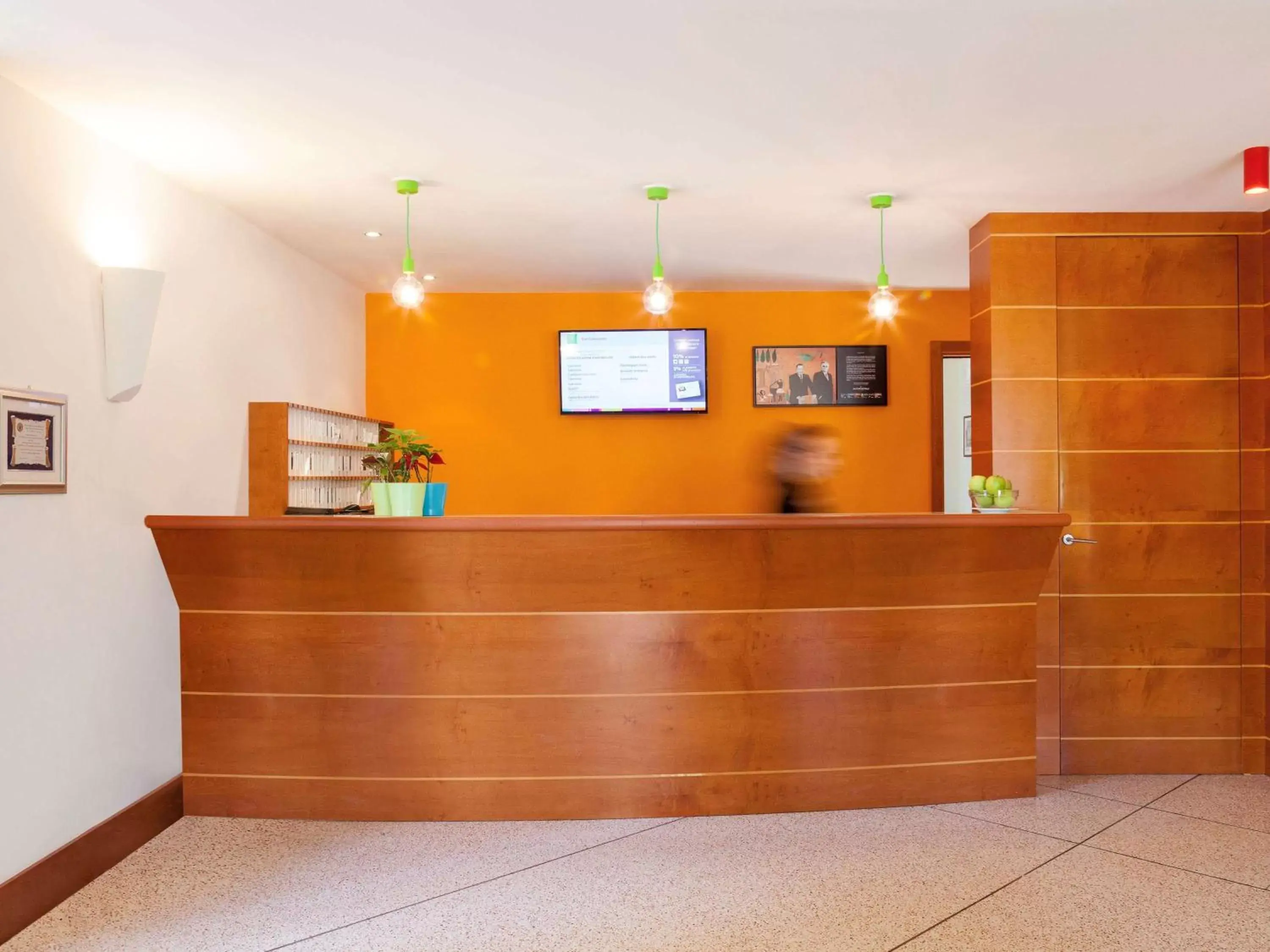 Property building, Lobby/Reception in Ibis Styles Bari Giovinazzo