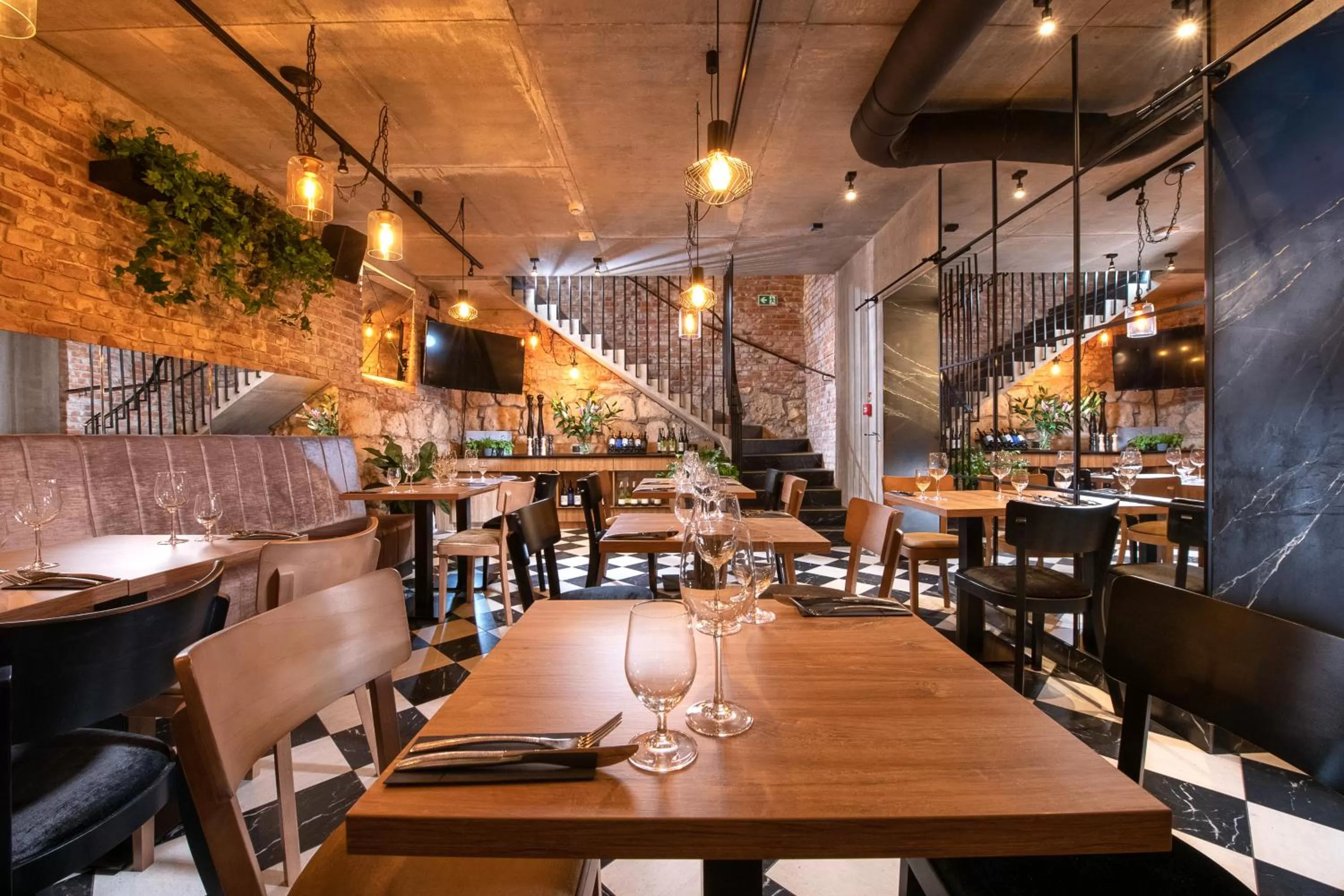 Restaurant/places to eat in Hotel M29