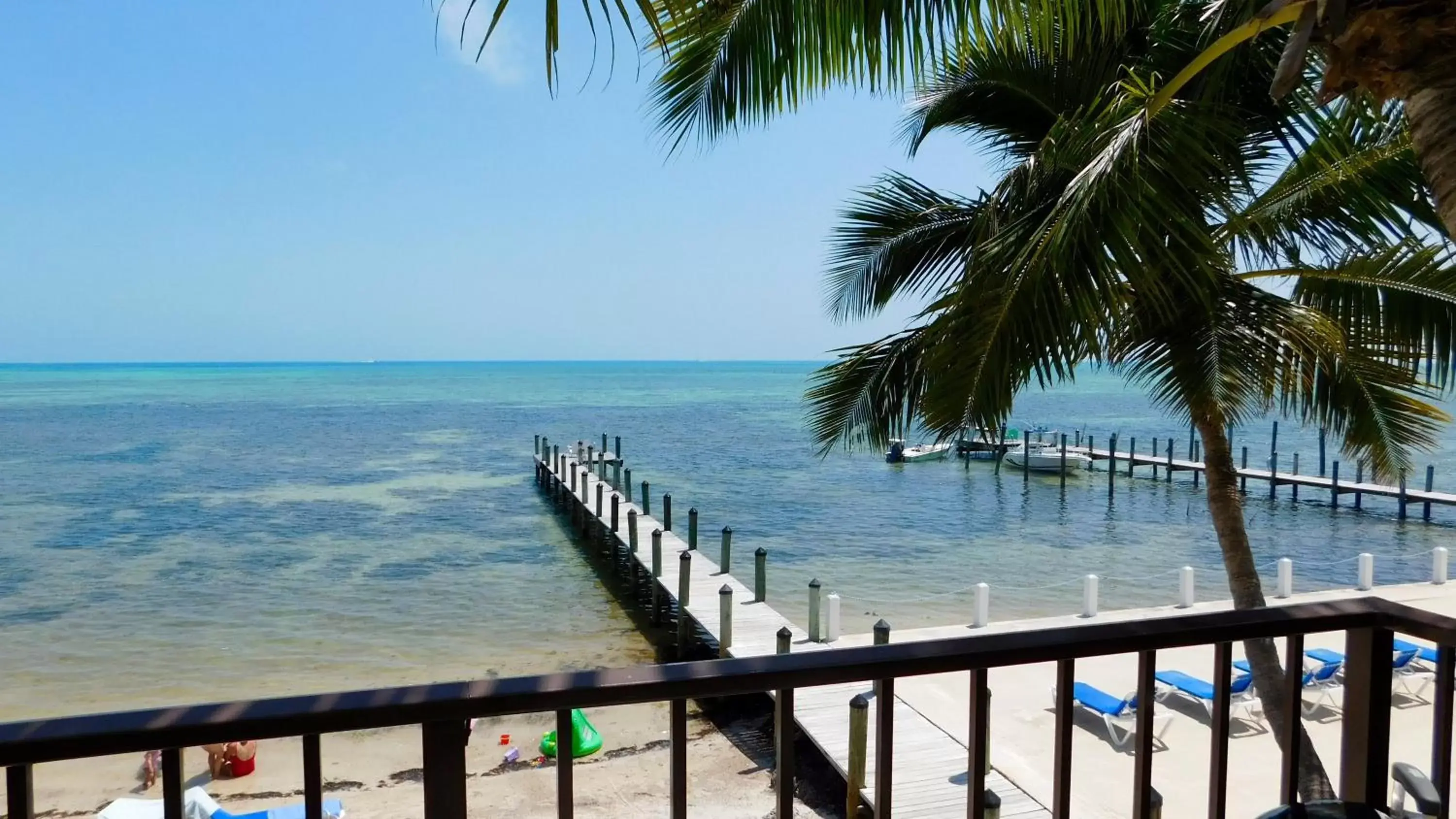 Beach in Pines & Palms Resort