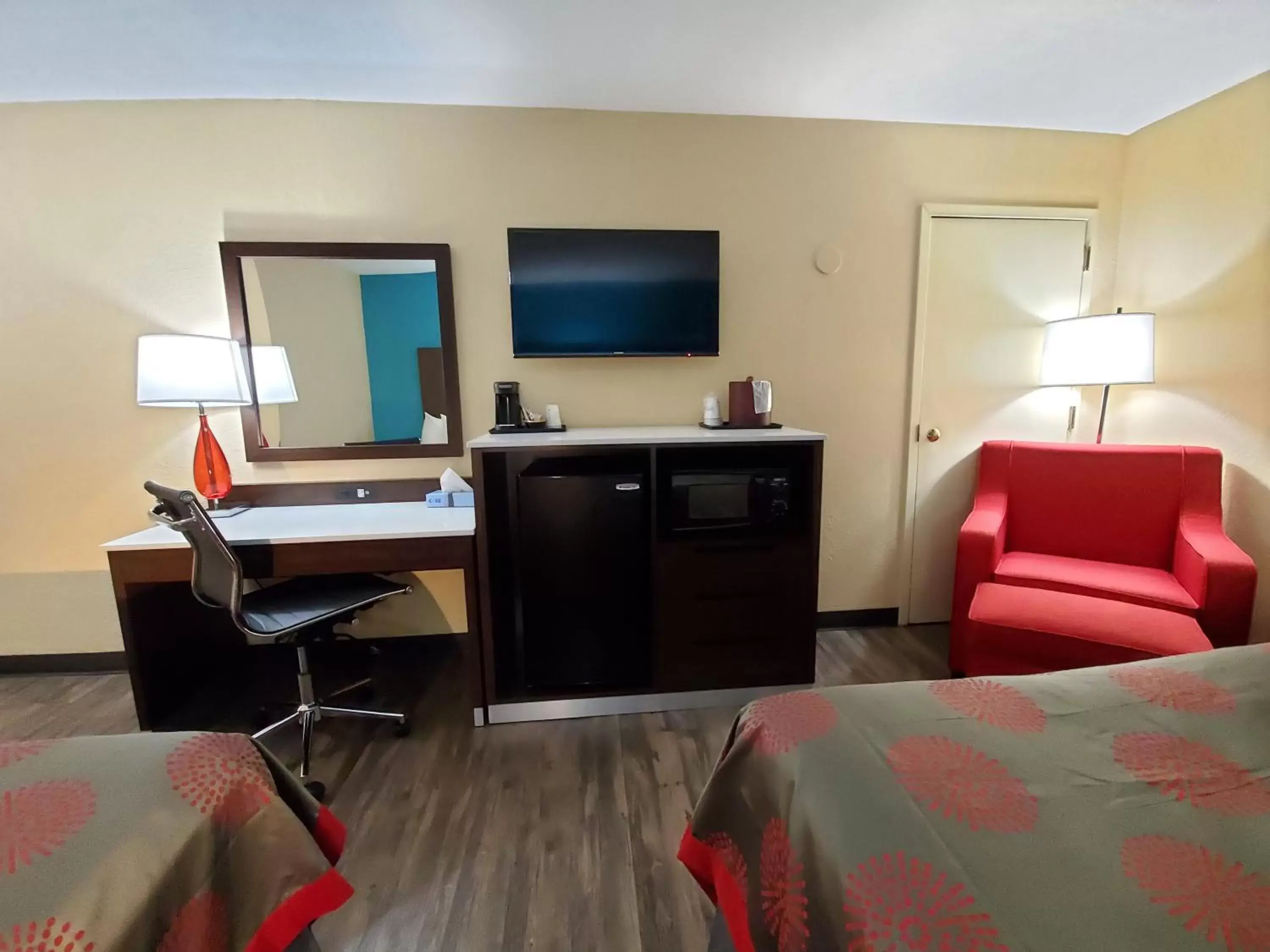 Standard Room with Two Double Beds - Disability Access - Non-Smoking in Ramada by Wyndham Groton Standard Room with Two Double Beds - Disability Access - Non-Smoking in Ramada by Wyndham Groton